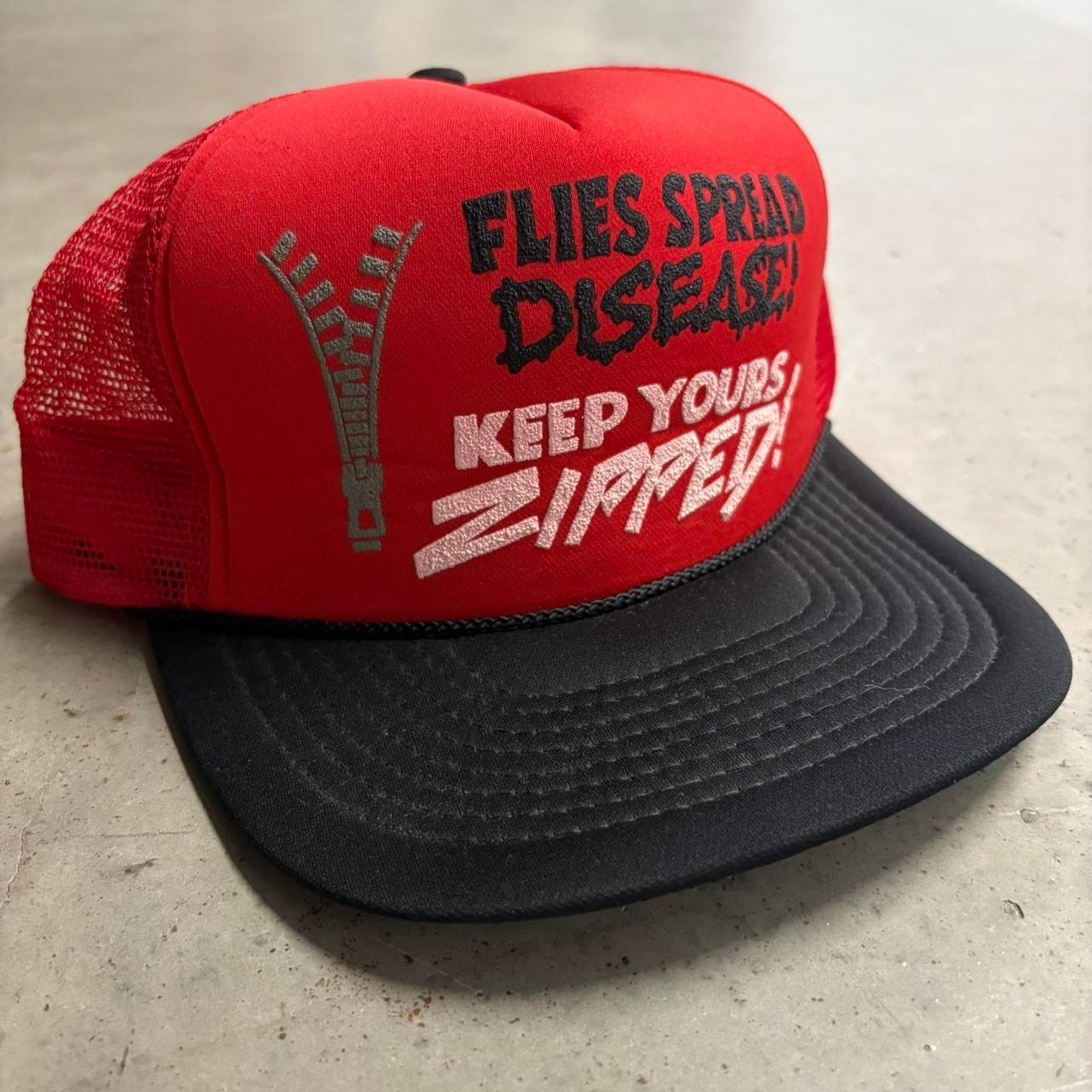 Japanese Brand × Vintage Crazy Vintage Flies Spread Disease Text Graphic Trucker Hat Size ONE SIZE - 1 Thumbnail