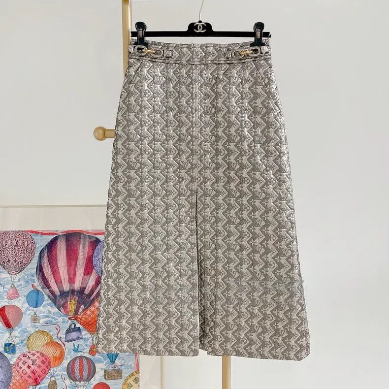 Louis Vuitton Louis Vuitton Printed logo and floral skirt Size 35" - 1 Thumbnail