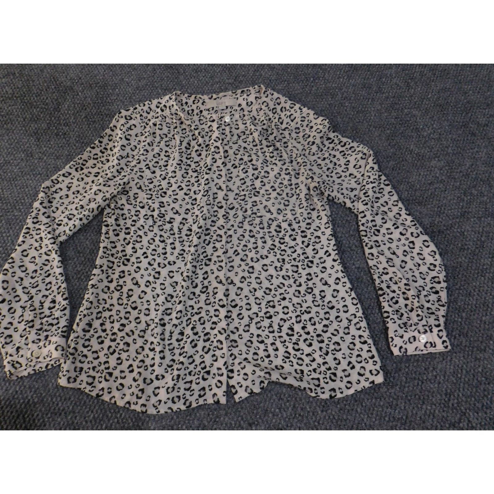 Loft Loft Shirt Womens Small Gray Black Leopard Print Long Sleeve Blouse Animal Pattern Size S / US 4 / IT 40 - 4 Thumbnail