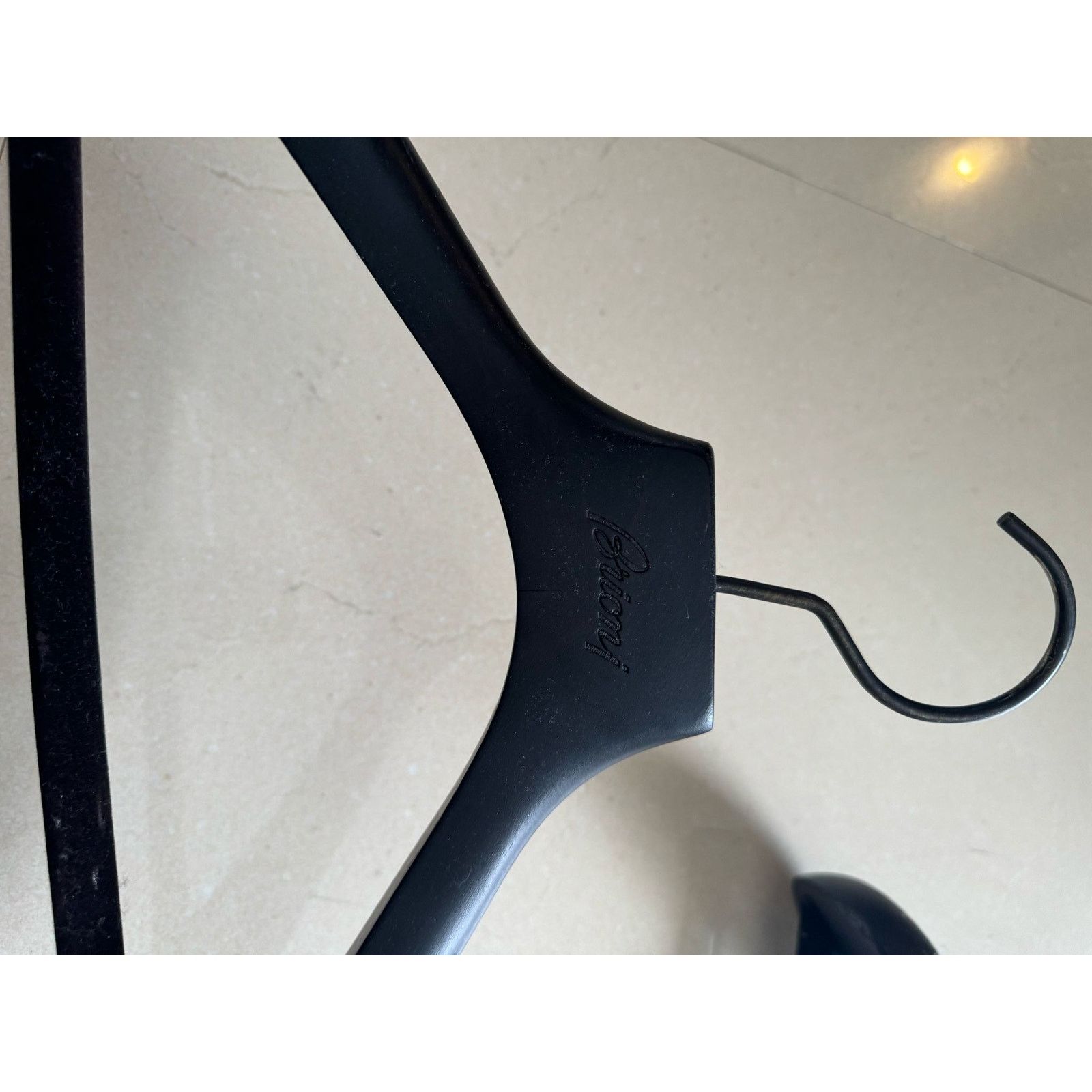 Brioni o1rshd1 Size: OS / Set of Brioni Hangers in Black Size ONE SIZE - 7 Thumbnail