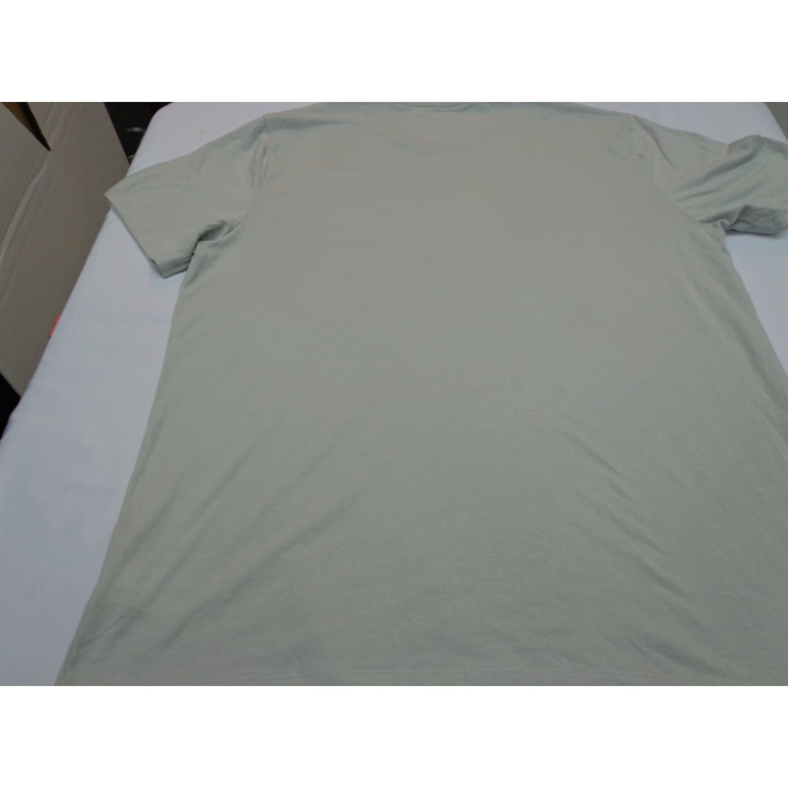 Old Navy OLD NAVY T-Shirt FORD BRONCO Graphic Print Crew Neck XL Men Gray Short Sleeve Casual Vintage No Size US XL / EU 56 / 4 - 7 Thumbnail