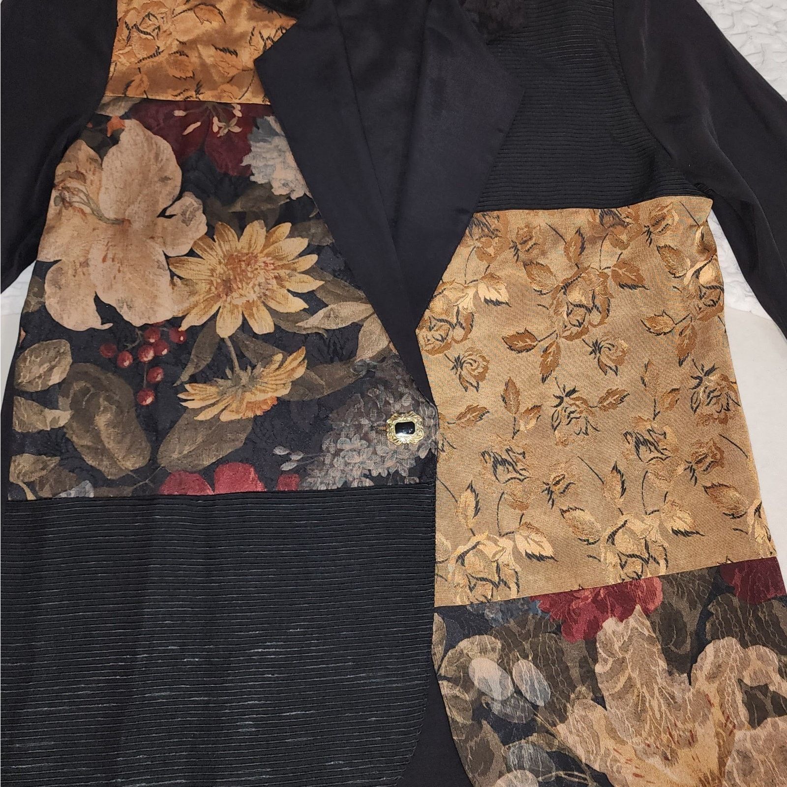 Tres Bien Tres Paquette Vintage Blazer Womens Small/ Floral Patches Size S / US 4 / IT 40 - 2 Thumbnail