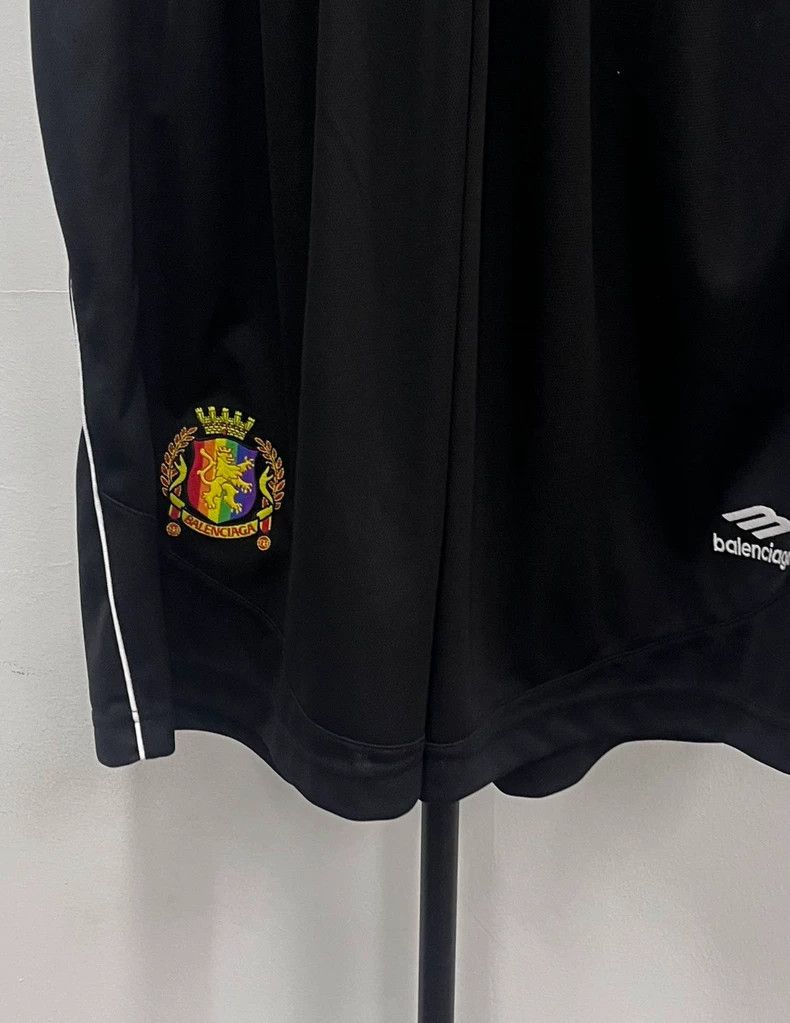 Balenciaga Balenciaga size XS Manchester United Lion Logo Shorts Size US 27 - 3 Thumbnail
