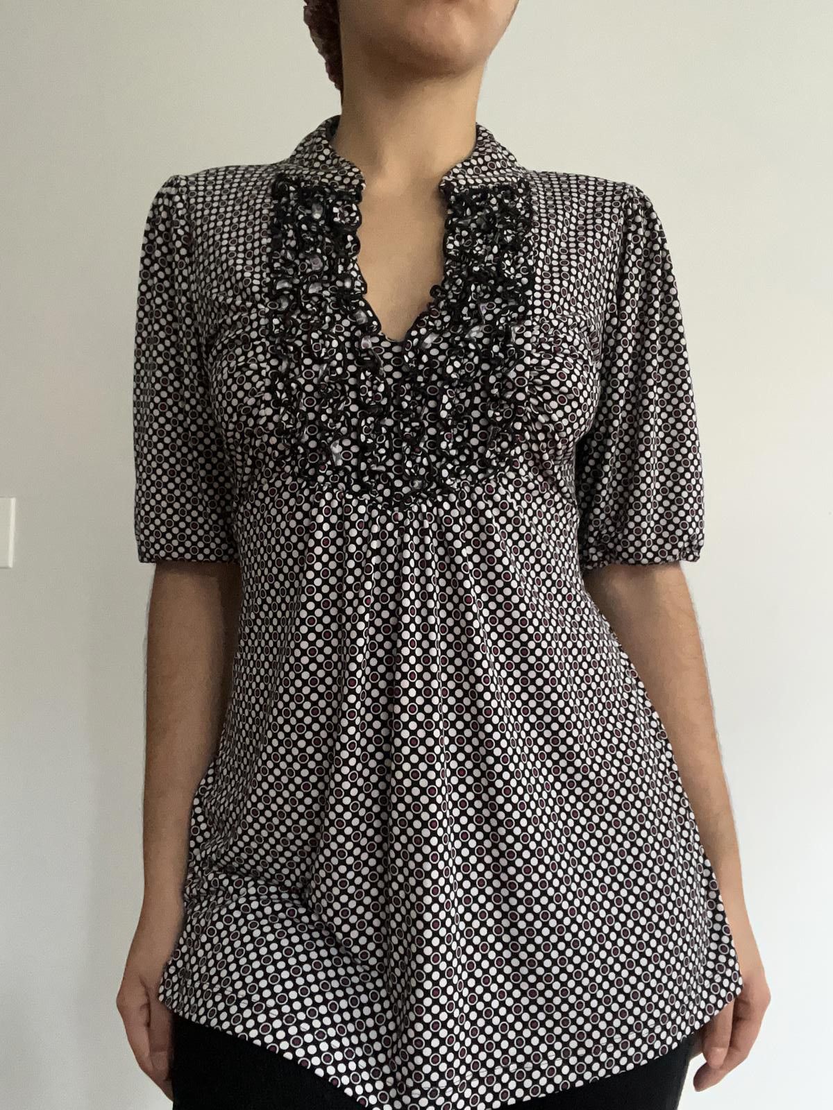 Other Women’s patterned stretchy tight top with frilly neckline Size L / US 10 / IT 46 - 6 Thumbnail