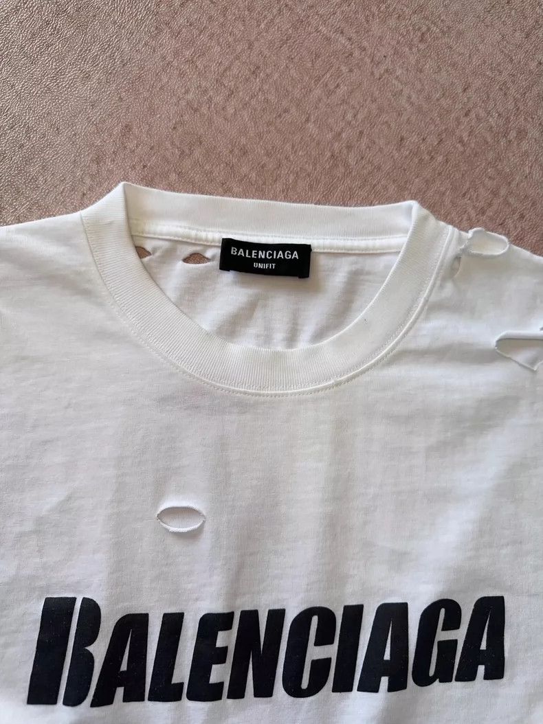 Balenciaga Balenciaga Large logo distressed short-sleeve Size US L / EU 52-54 / 3 - 7 Thumbnail