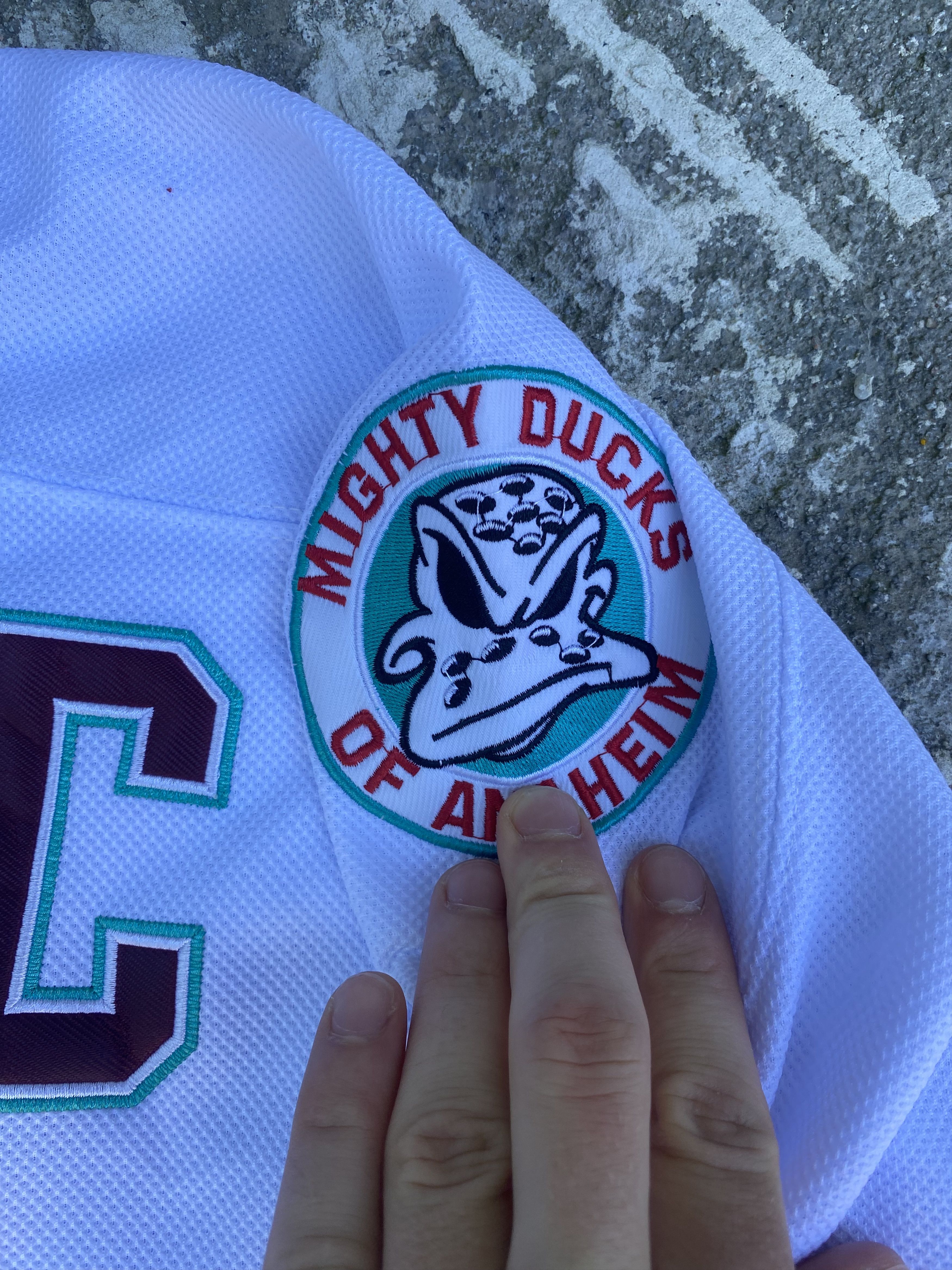 NHL VINTAGE ANAHEIM MIGHTY DUCKS CHARLIE CONWAY #96 NHL JERSEY Size US L / EU 52-54 / 3 - 4 Thumbnail