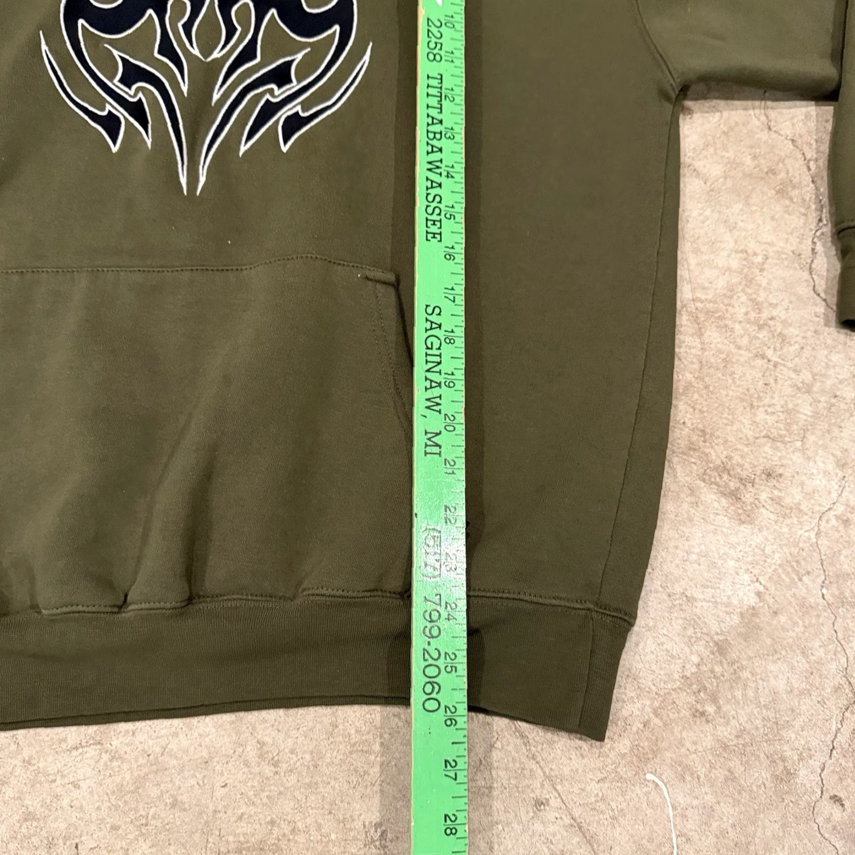 Olive VINTAGE Sapphire Lounge Hoodie Men L Olive Green Embroidered Tribal Flame Graphic Print Pullover Size US L / EU 52-54 / 3 - 6 Thumbnail