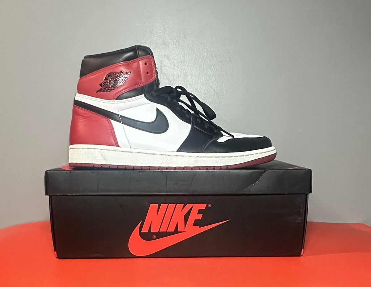 Jordan Brand Size 11 - Jordan 1 Retro High OG Black Toe 2016 Size US 11 / EU 44 - 1 Thumbnail