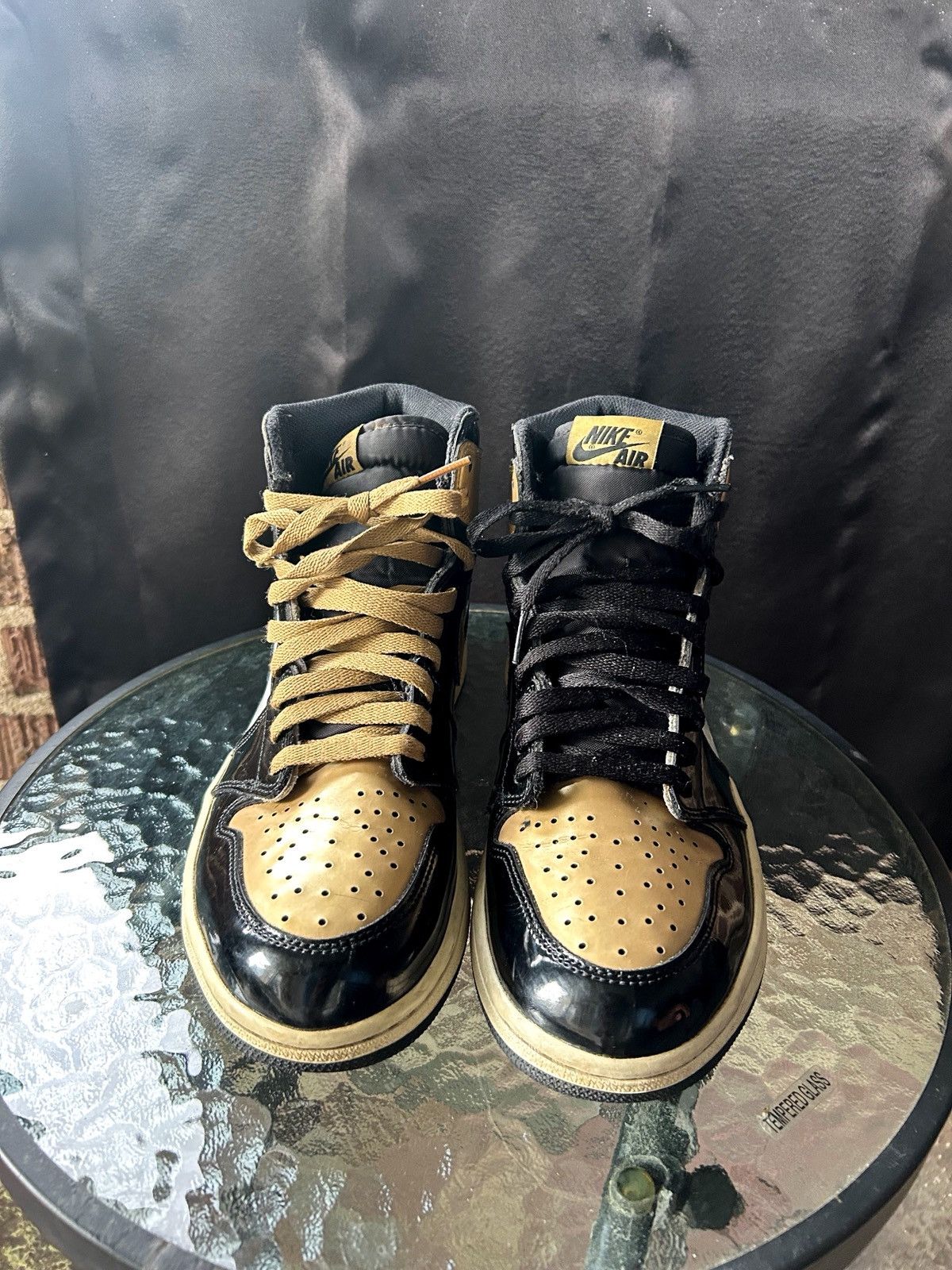 Jordan Brand 2018 Jordan 1 Gold Toe Size US 9.5 / EU 42-43 - 4 Thumbnail
