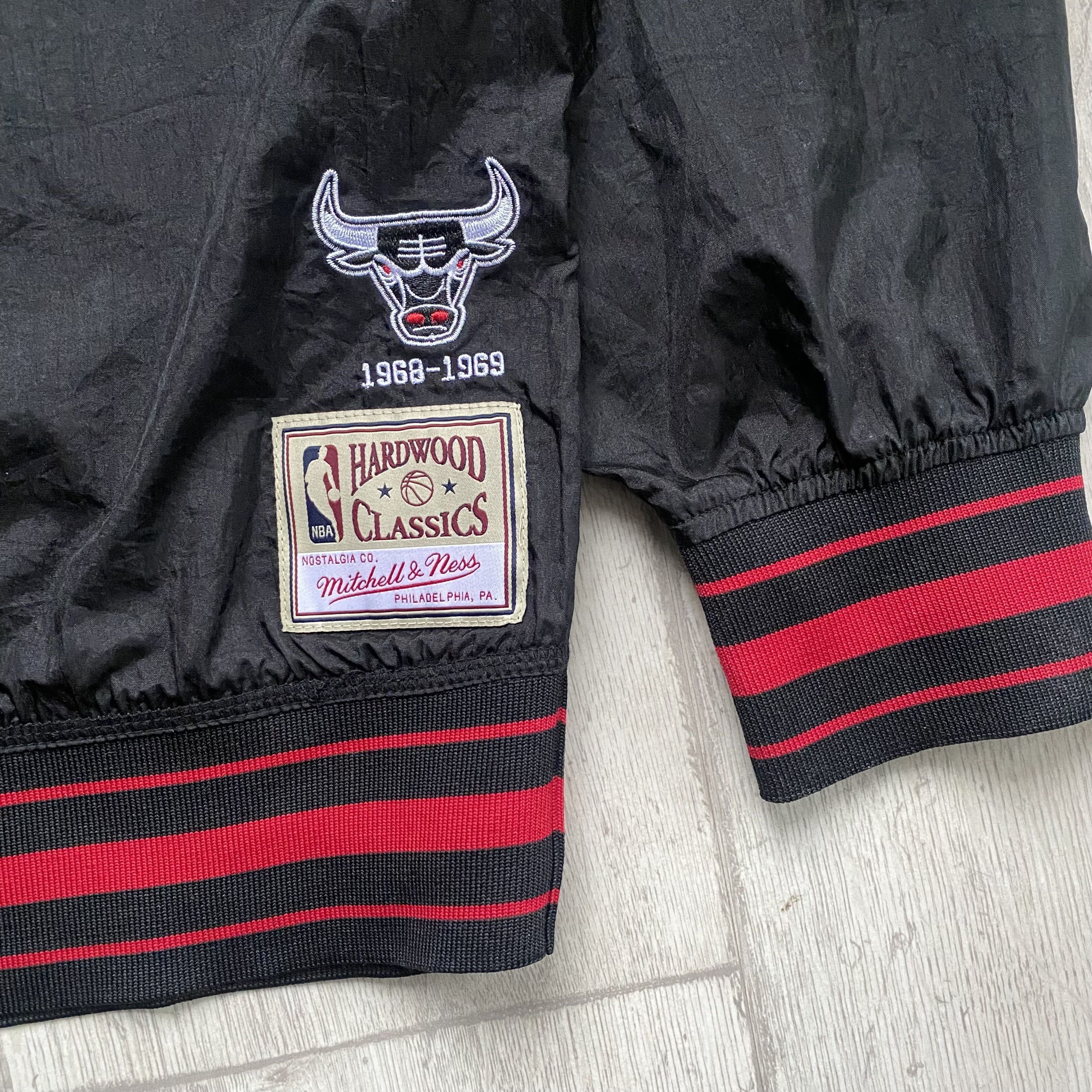 Mitchell & Ness 🏀 NBA Chicago Bulls Nylon Sweatshirt Drill Vintage style Size US M / EU 48-50 / 2 - 2 Thumbnail