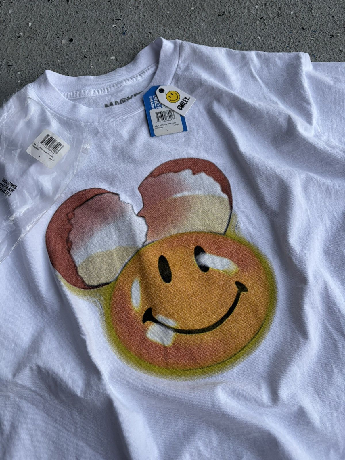 Market (NWT) Market Studios Smiley "This Is Your Brain" Tee Size US XL / EU 56 / 4 - 6 Thumbnail