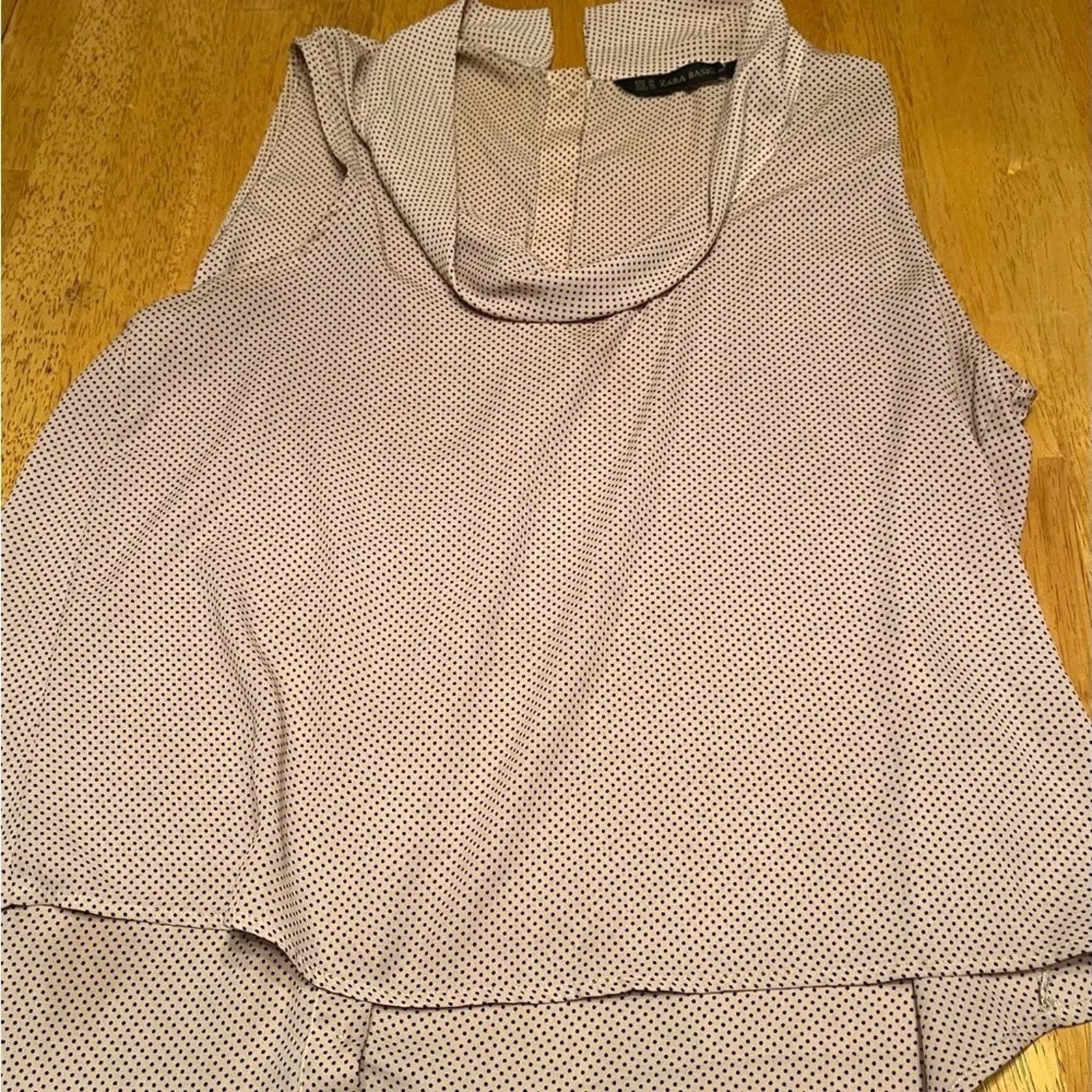 Zara Zara Basics top, size Medium Size M / US 6-8 / IT 42-44 - 1 Thumbnail