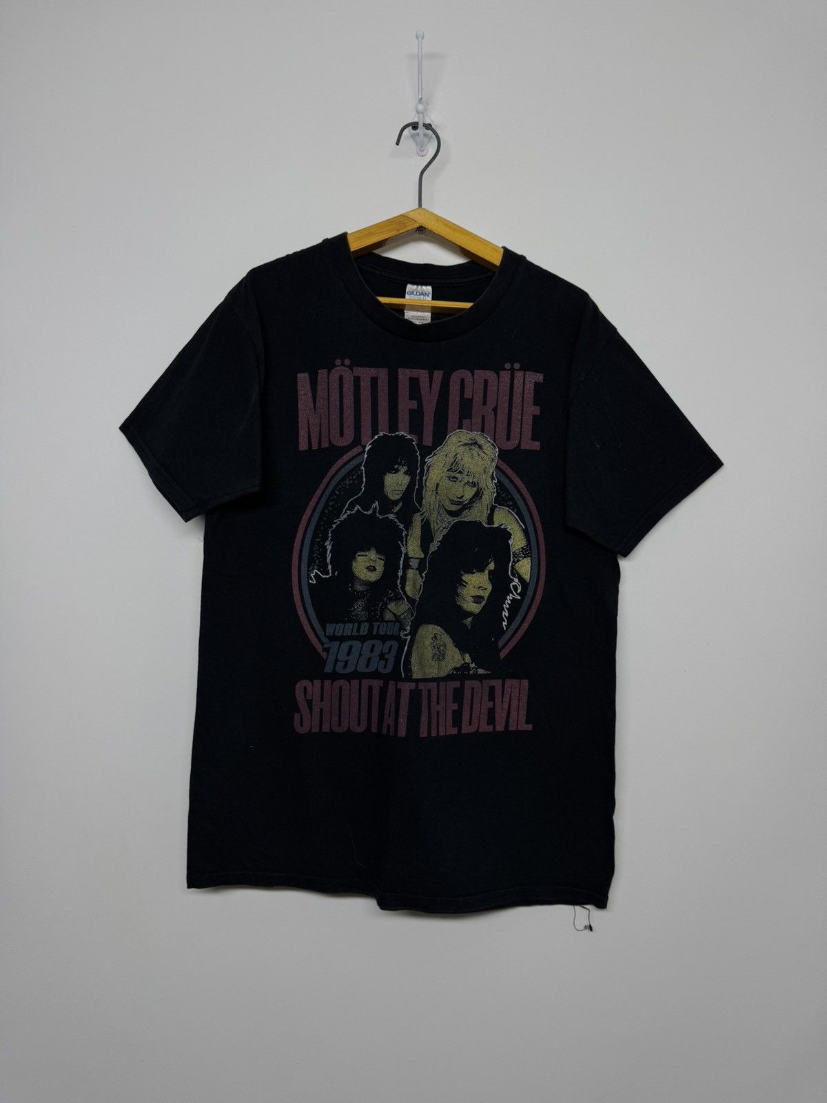 Gildan Vintage Motley Crue Shout At The Devil Rock Band T-Shirt Size US M / EU 48-50 / 2 - 1 Thumbnail
