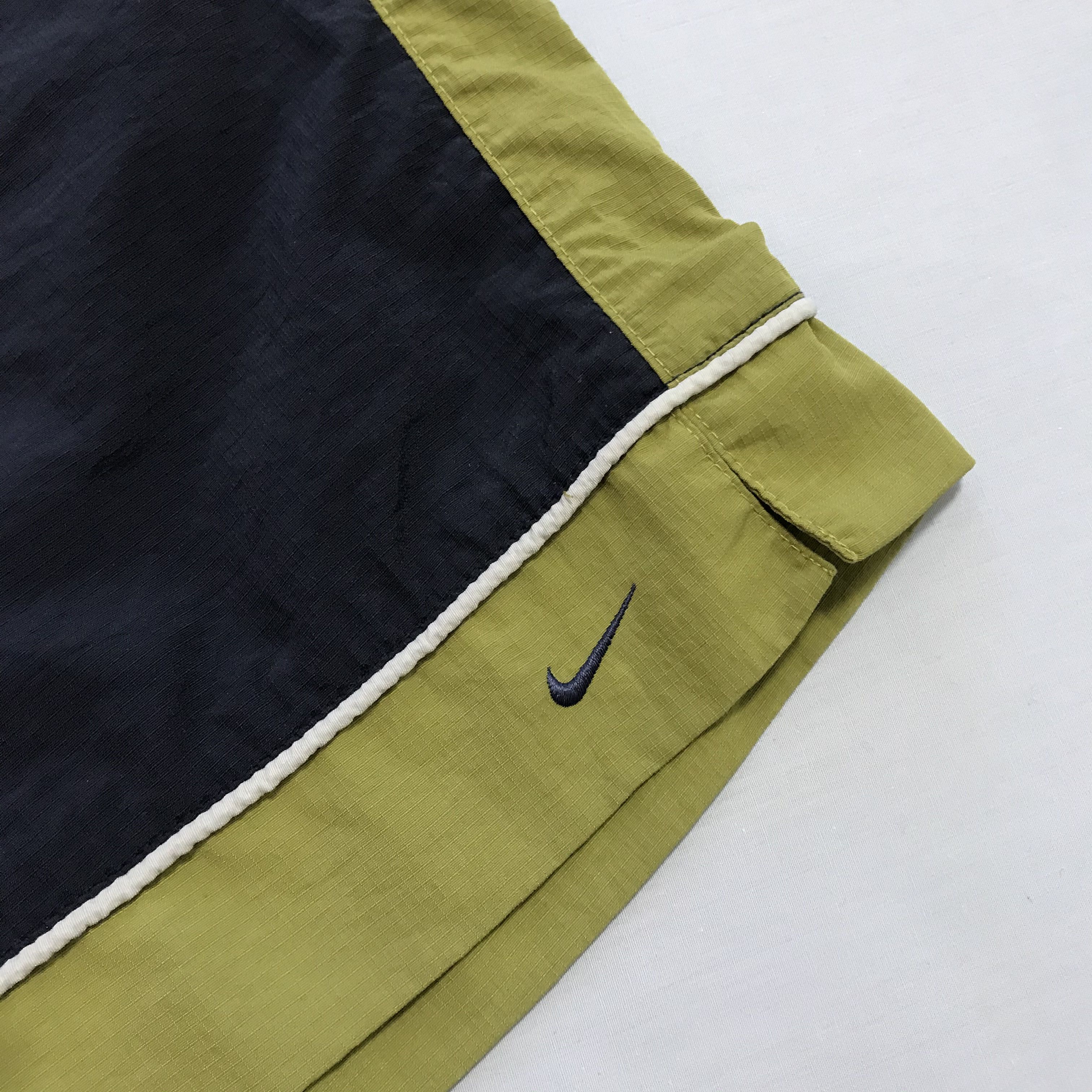 Nike NIKE Vintage Shorts Swoosh Logo Embroidered 90s Rare Size US 34 / EU 50 - 4 Thumbnail