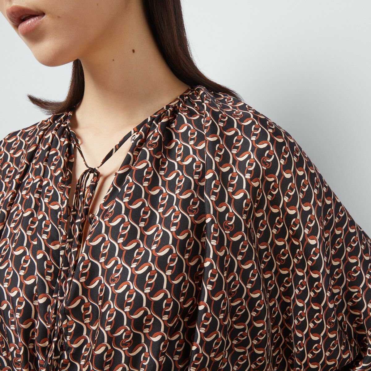 Gucci 40 S - Gucci Interlocking G Chain Print Silk Dress Brown Size S / US 4 / IT 40 - 3 Thumbnail
