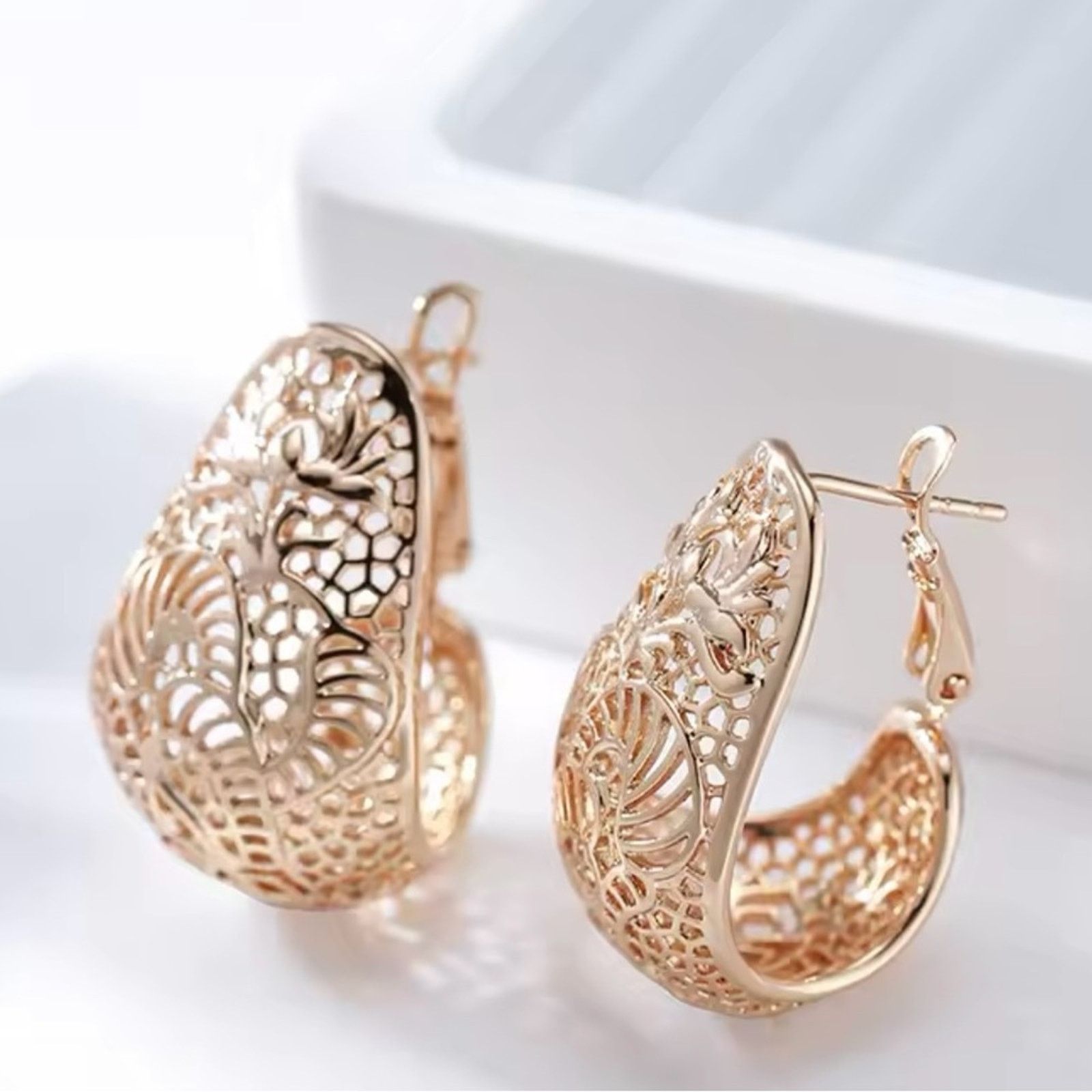 Other 585 Rose Gold Color Glossy Earrings Size ONE SIZE - 3 Thumbnail
