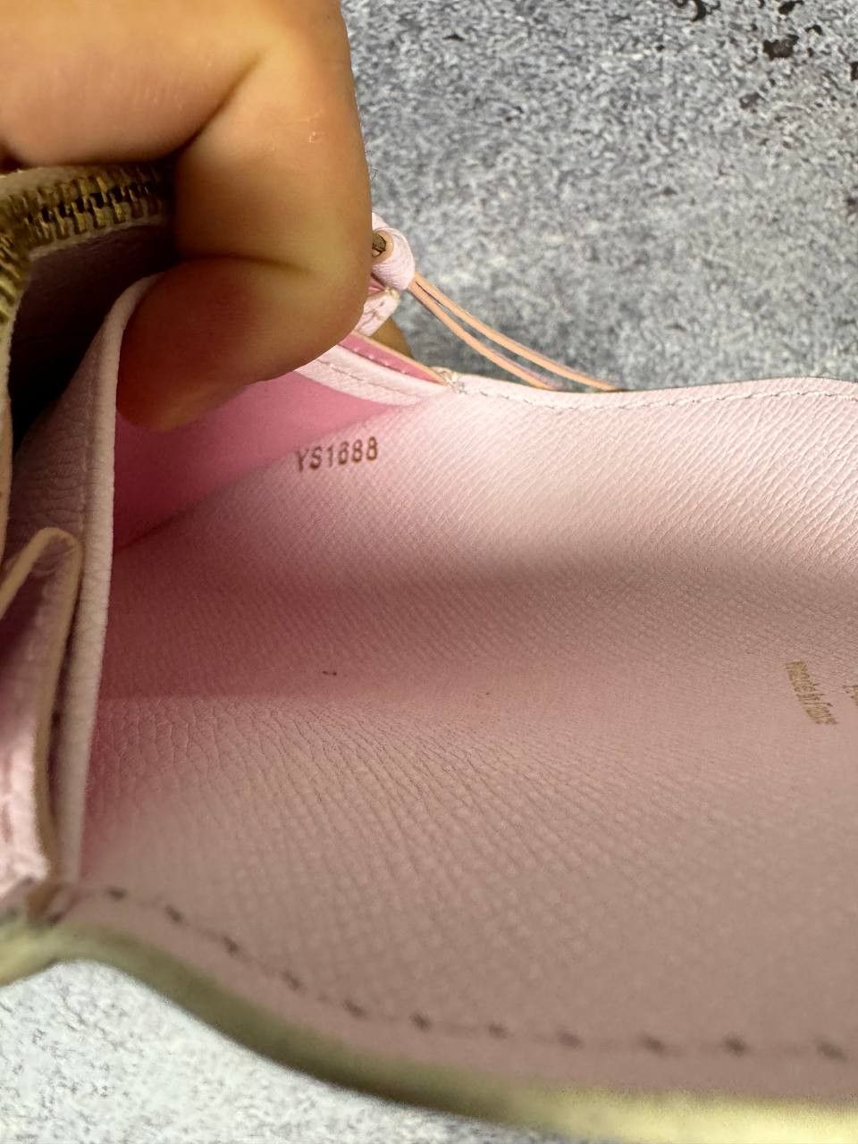 Louis Vuitton Louis Vuitton Damier Azur Canvas Wallet with Pink Button Size ONE SIZE - 11 Thumbnail