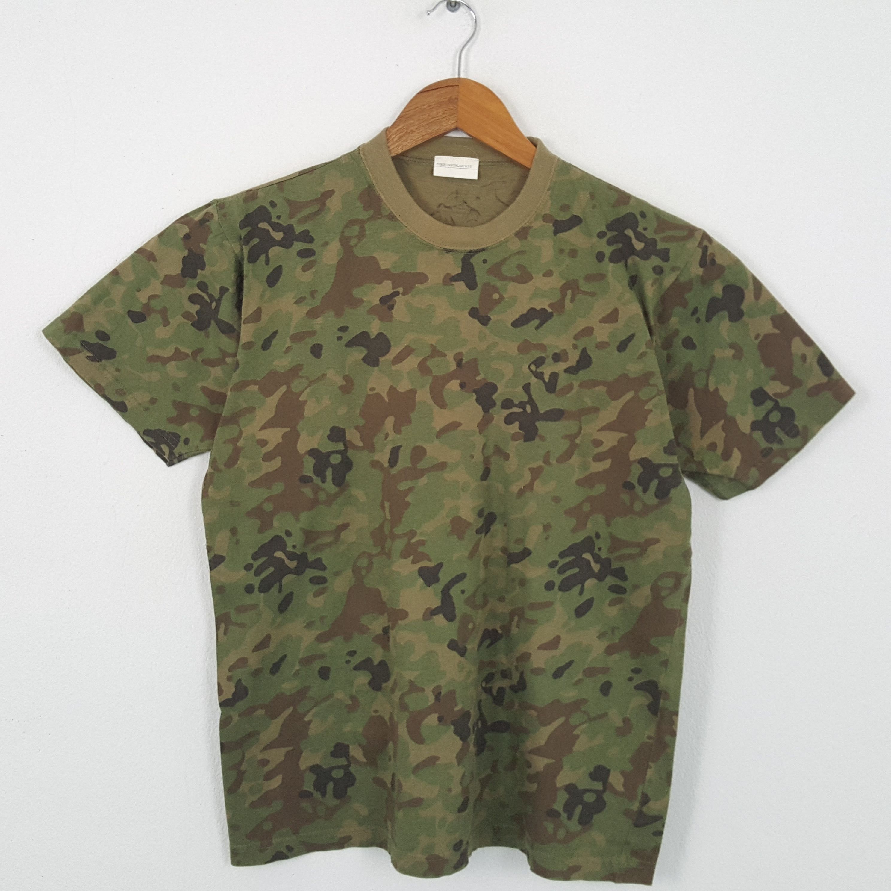 Vintage BATTLE DRESS UNIFORM American Military T-Shirts