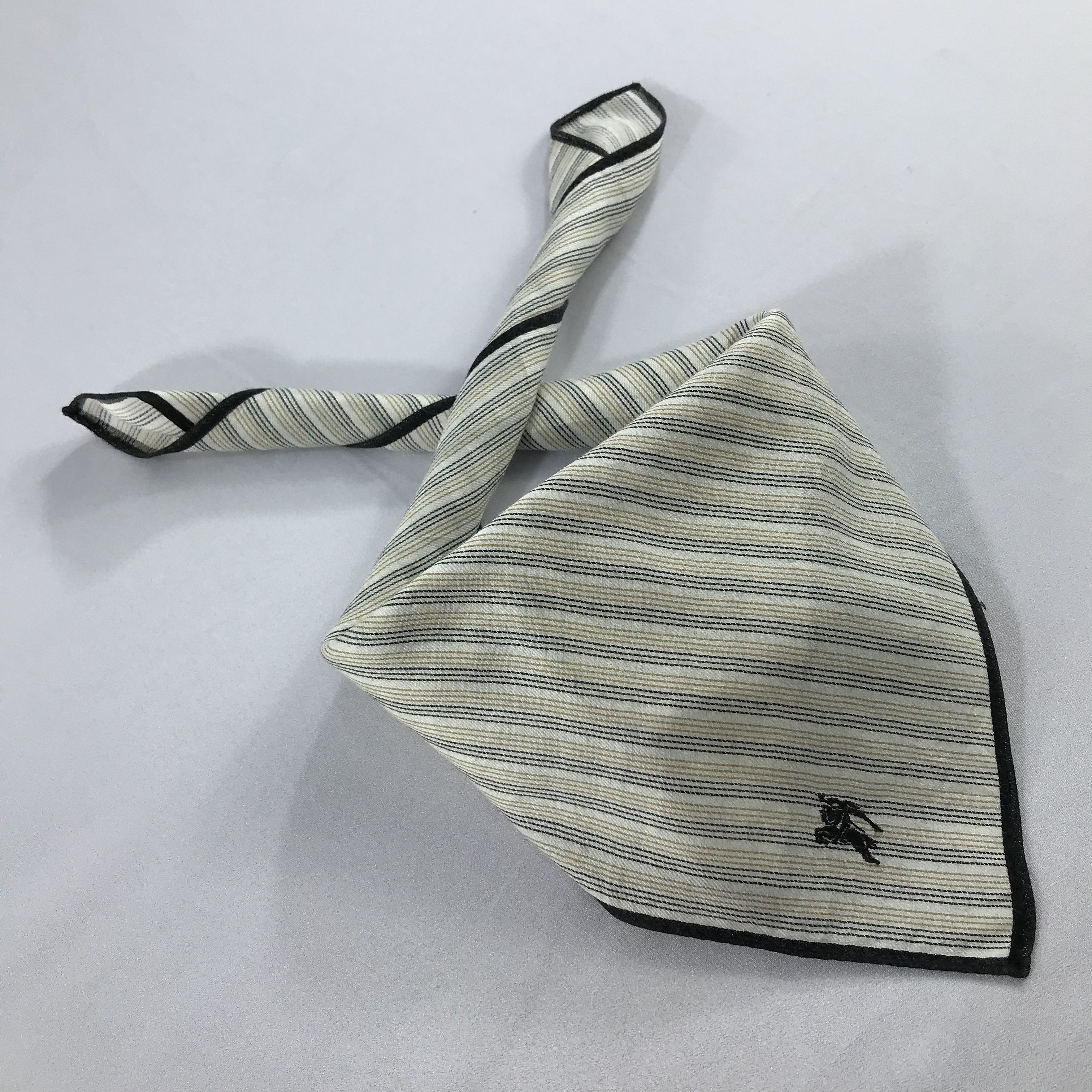 Burberry × Vintage Burberry Bandana / Handkerchief / Neckerchief - S2063 Size ONE SIZE - 4 Thumbnail