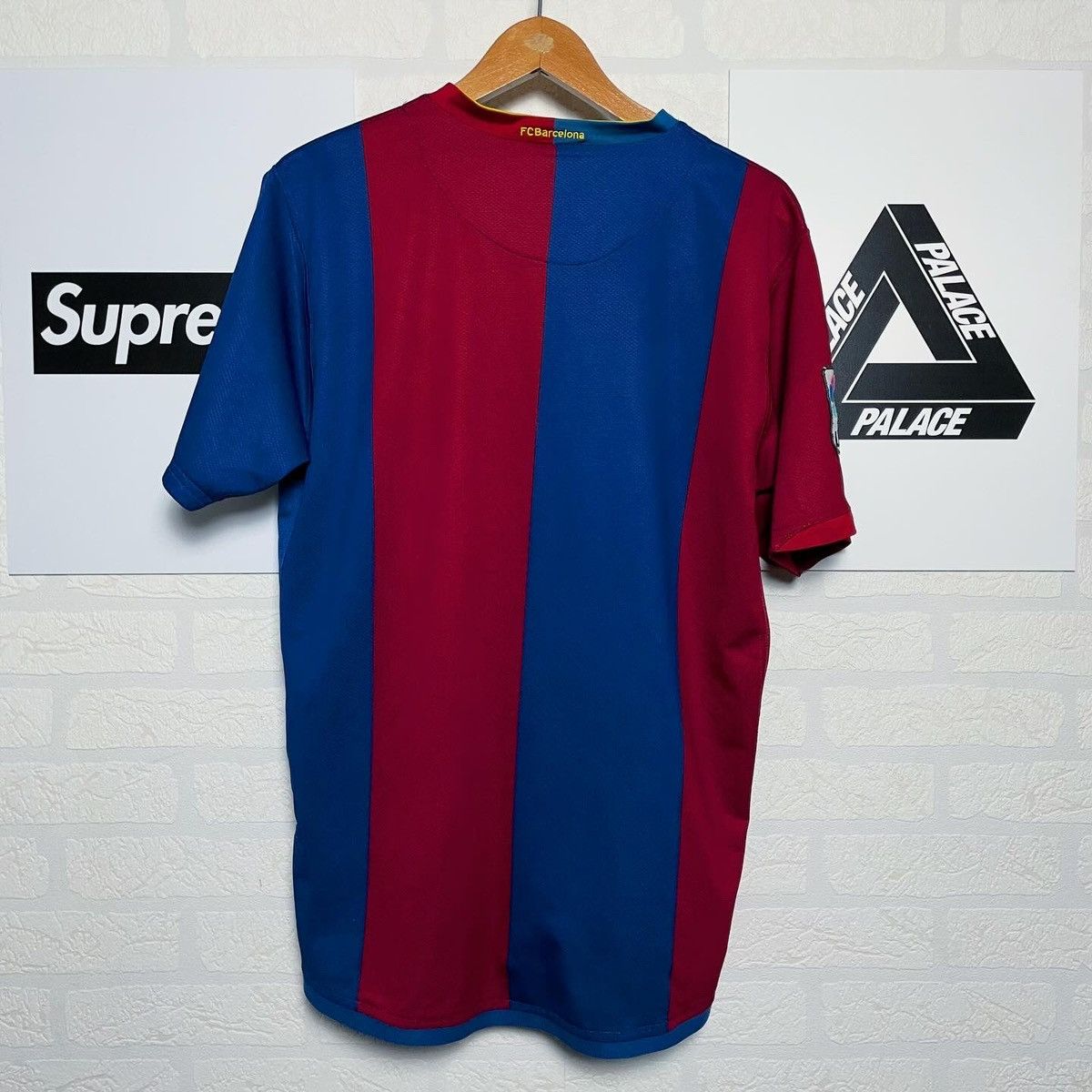 Nike FC Barcelona Vintage Nike 2006-2007 home soccer Jersey Size US S / EU 44-46 / 1 - 2 Thumbnail