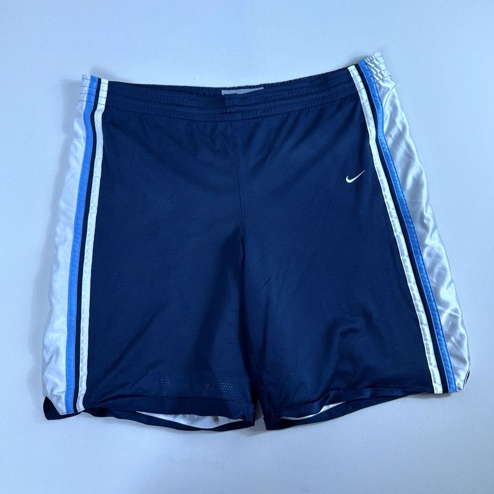 Nike Vintage Nike Basketball Reversible Shorts Mens Size XL Gray Tag Black Active Gym Size US 36 / EU 52 - 3 Thumbnail