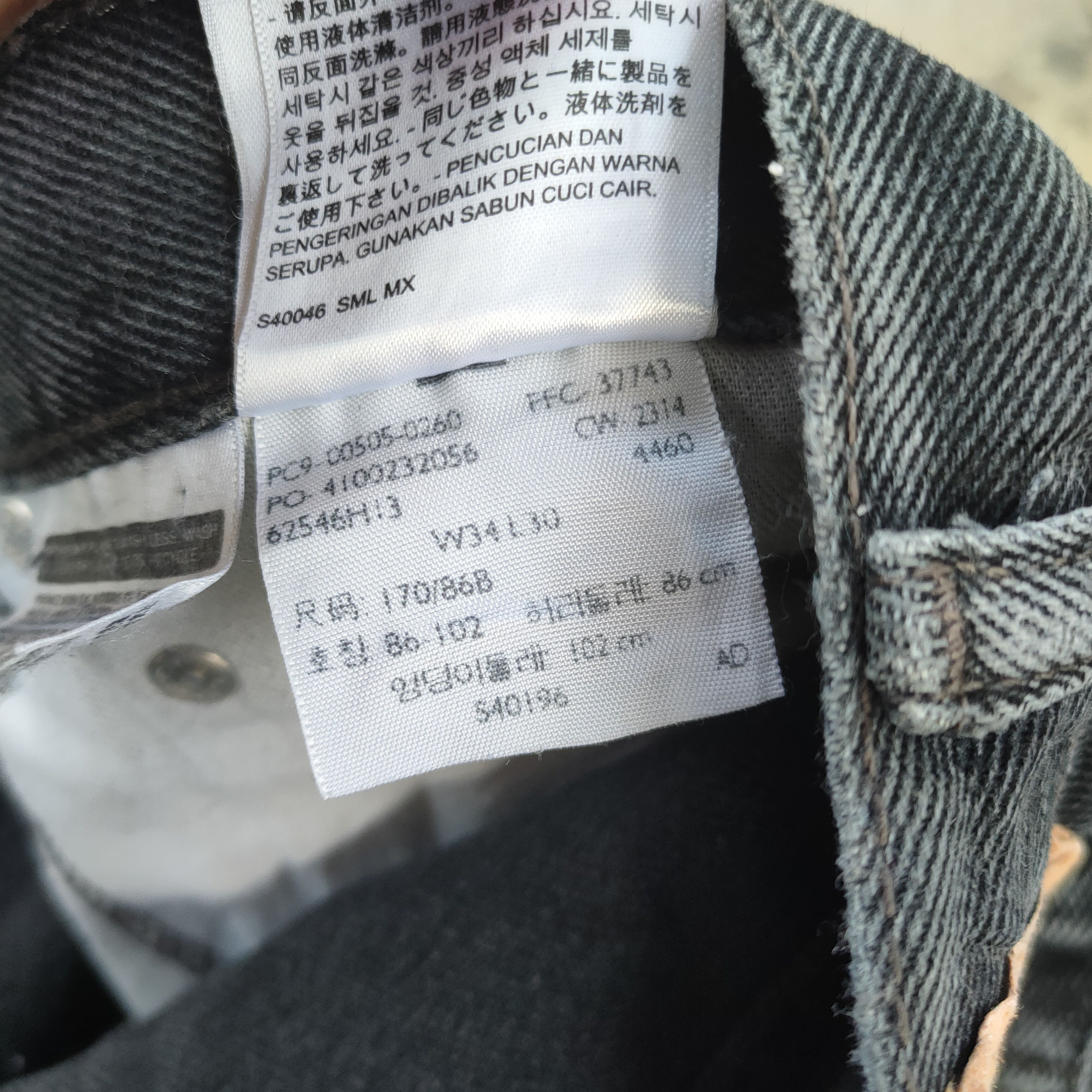 Levi's W35 VINTAGE LEVI'S BLACK RIPPED JEANS DENIM PANTS Size US 35 - 13 Thumbnail