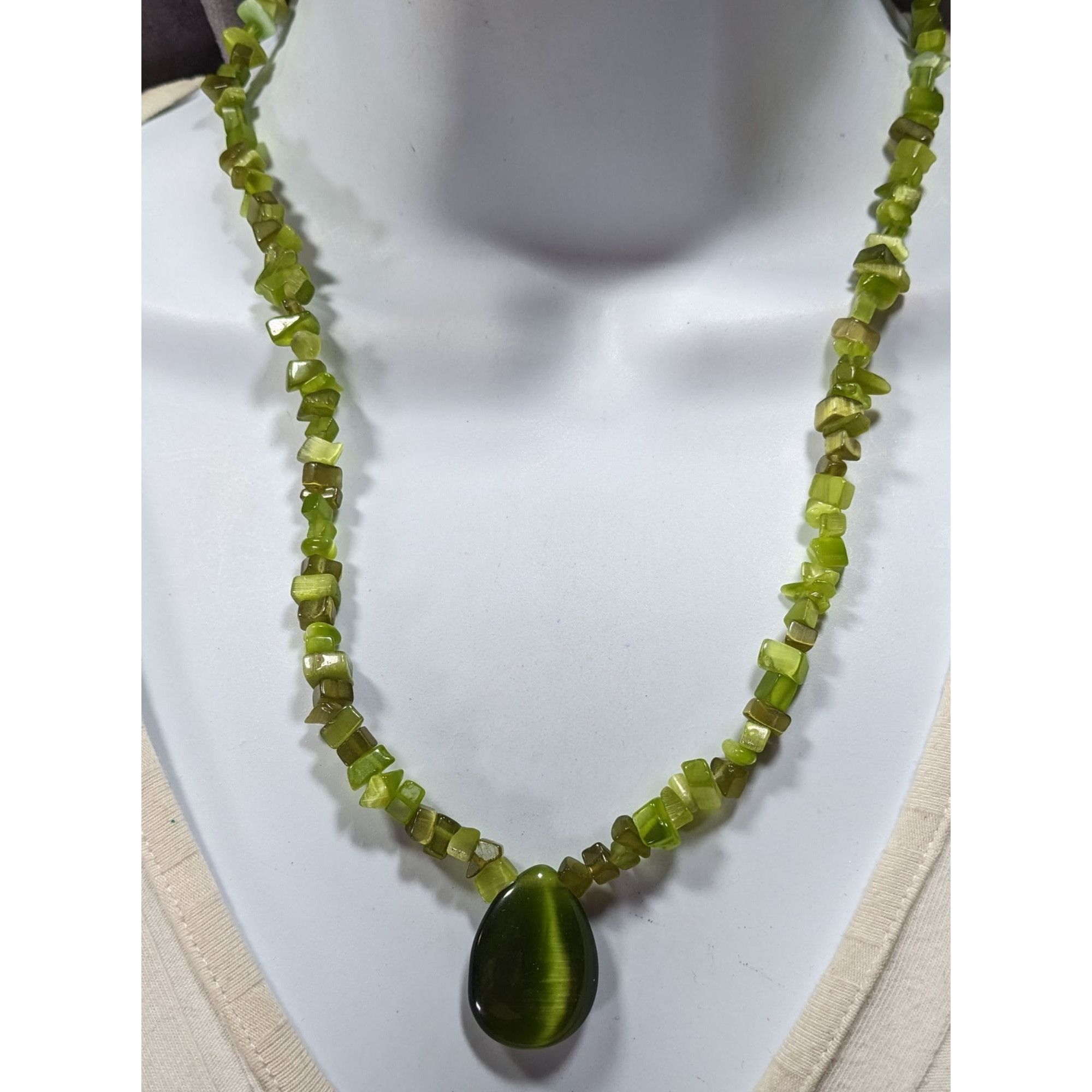 Other Whimsical Fairycore Green Cat Eye Glass Beaded Teardrop Neck Size ONE SIZE - 4 Thumbnail