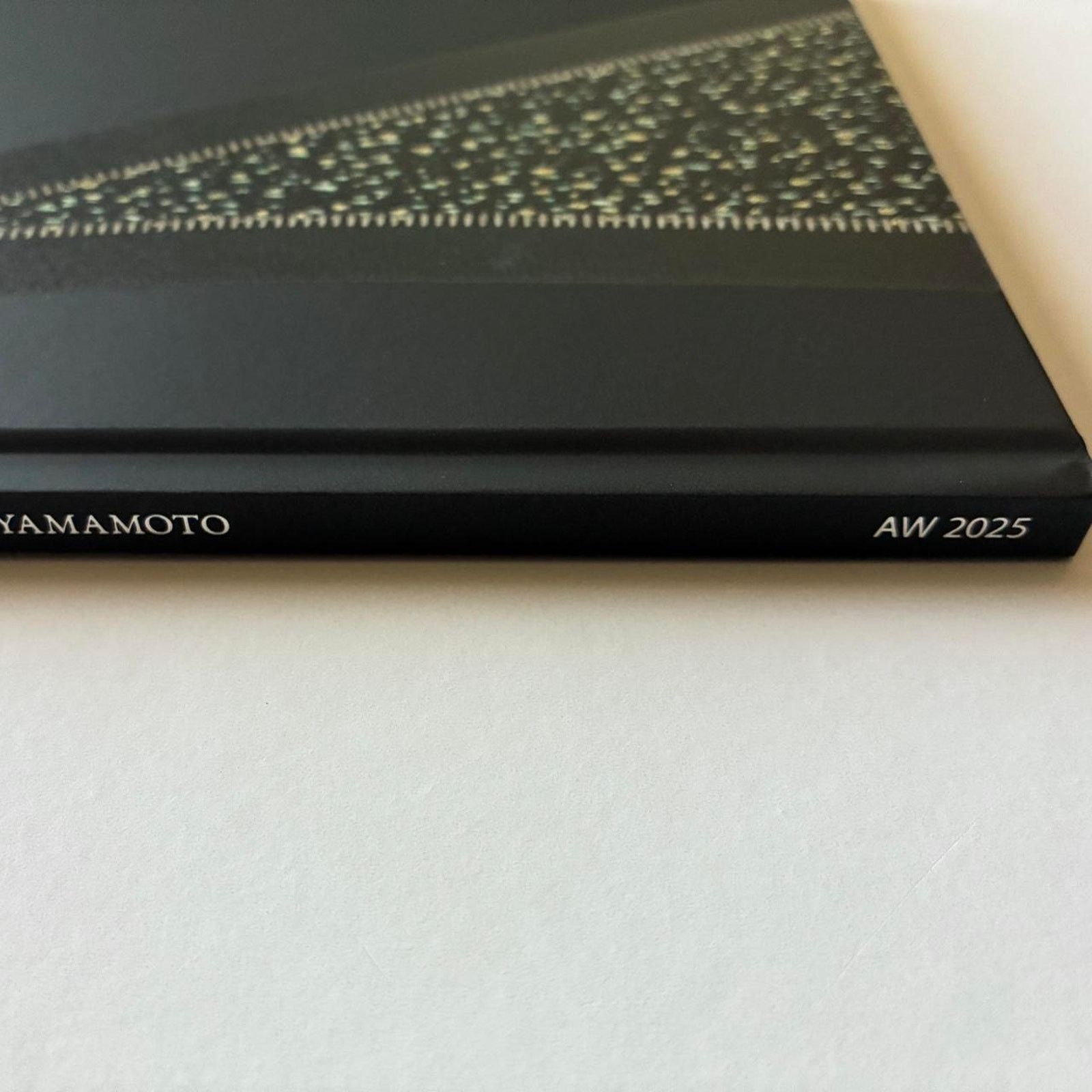 Japanese Brand × Yohji Yamamoto Yohji Yamamoto discord A/W 2025 Collection catalog Size ONE SIZE - 4 Thumbnail