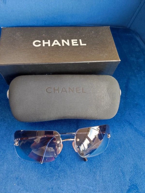 Chanel Chanel Sunglasses 4017 CC Rhinestone Logo Rimless Vintage Size ONE SIZE - 4 Thumbnail