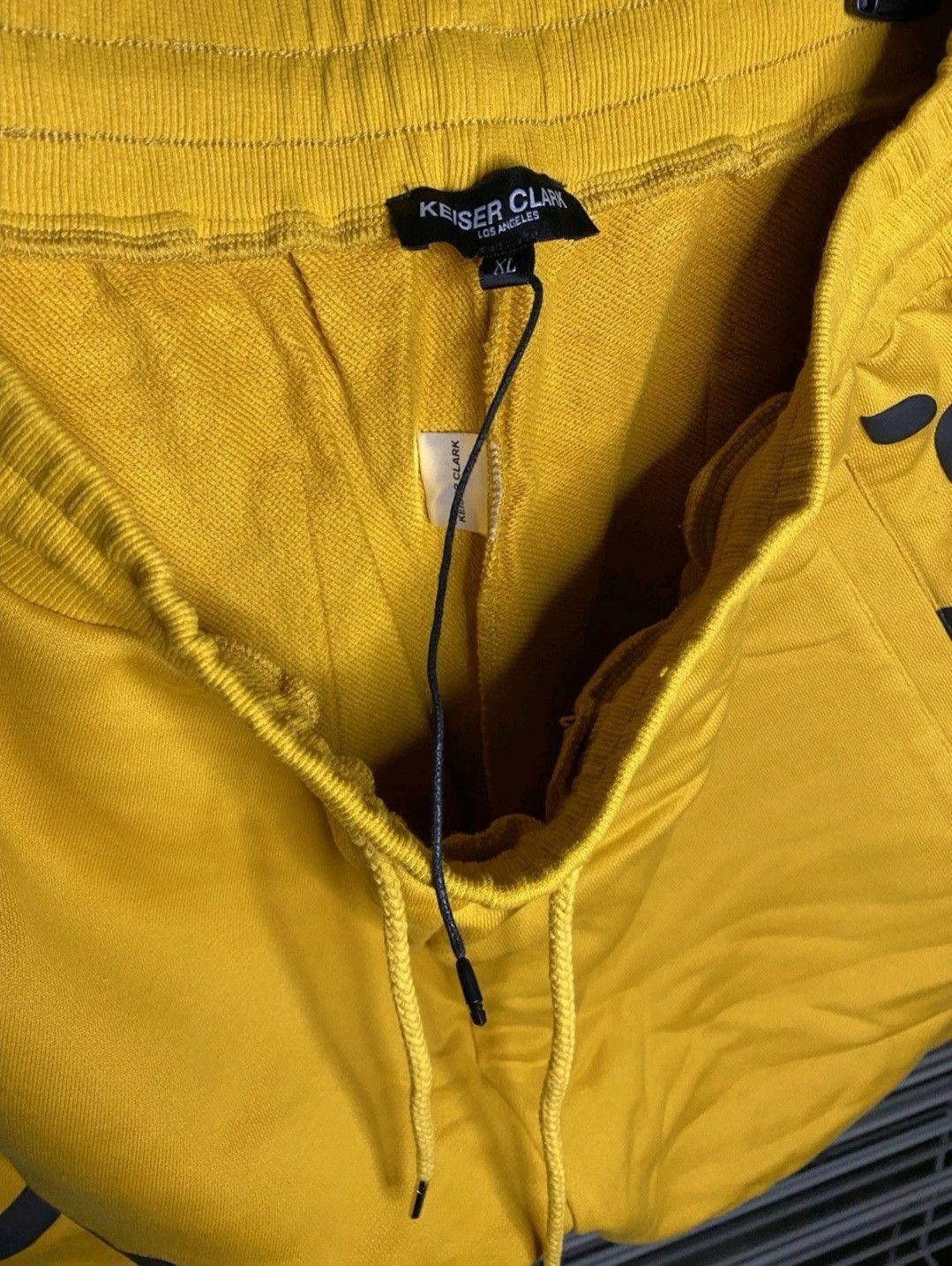Keiser Clark KEISER CLARK SURFIN' SWEATSHORT CALI YELLOW BLACK Size XL Size US 37 - 5 Thumbnail