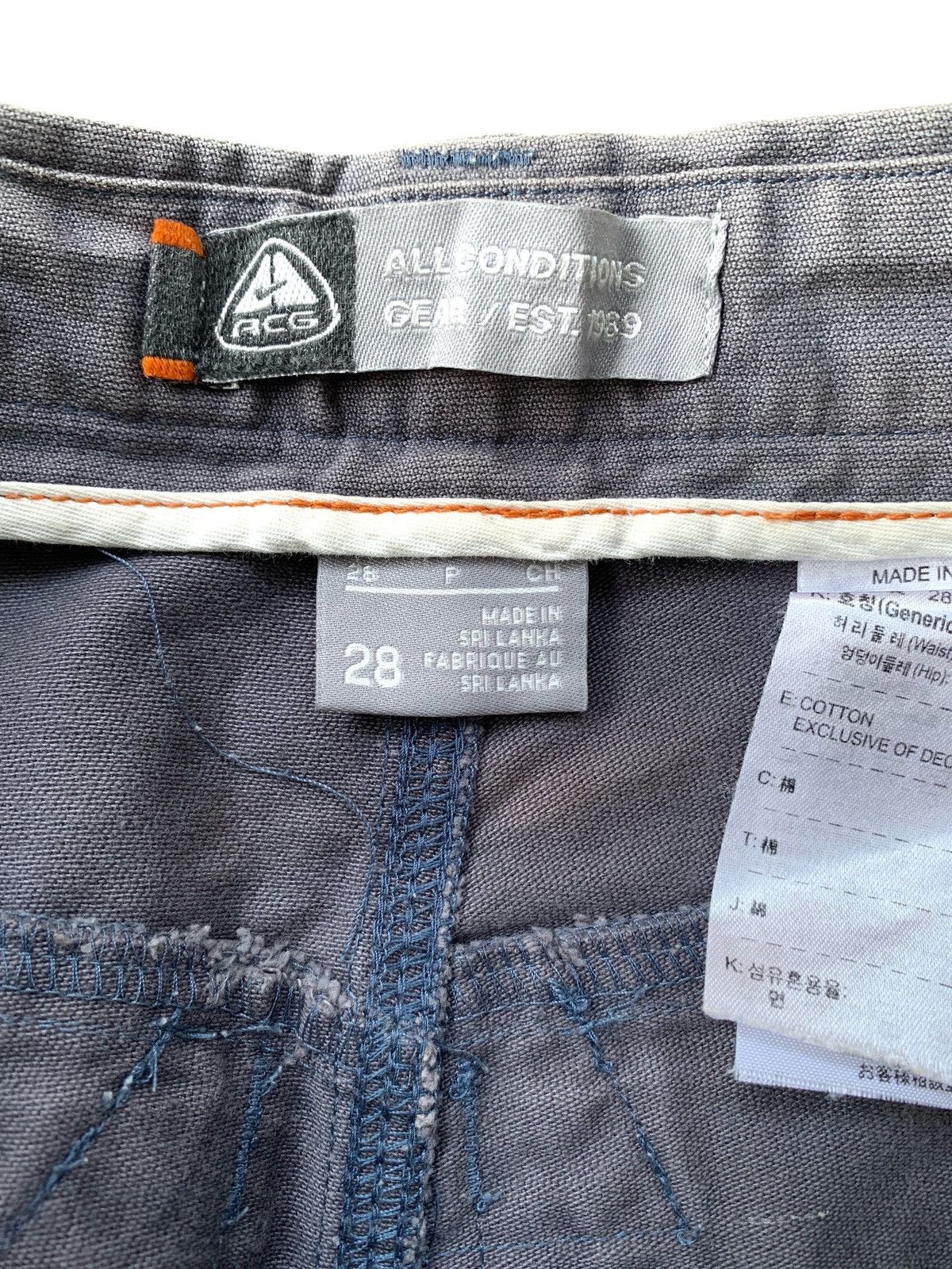 Nike ACG × Vintage 2000s Nike ACG Carpenter Shorts Size US 28 / EU 44 - 5 Thumbnail