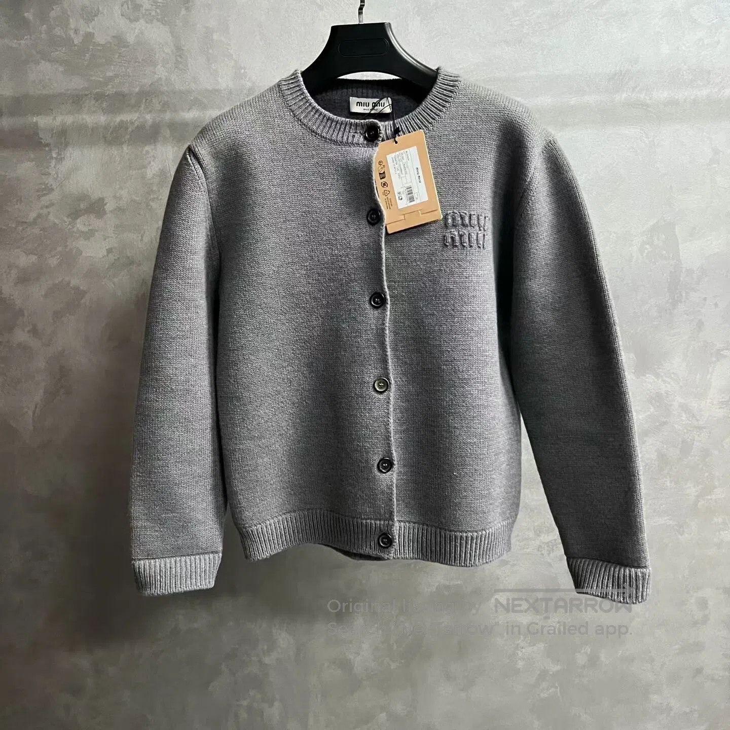 Salvatore Ferragamo Ferragamo Solid-color logo embroidered knit sweater with a Size M / US 6-8 / IT 42-44 - 1 Thumbnail