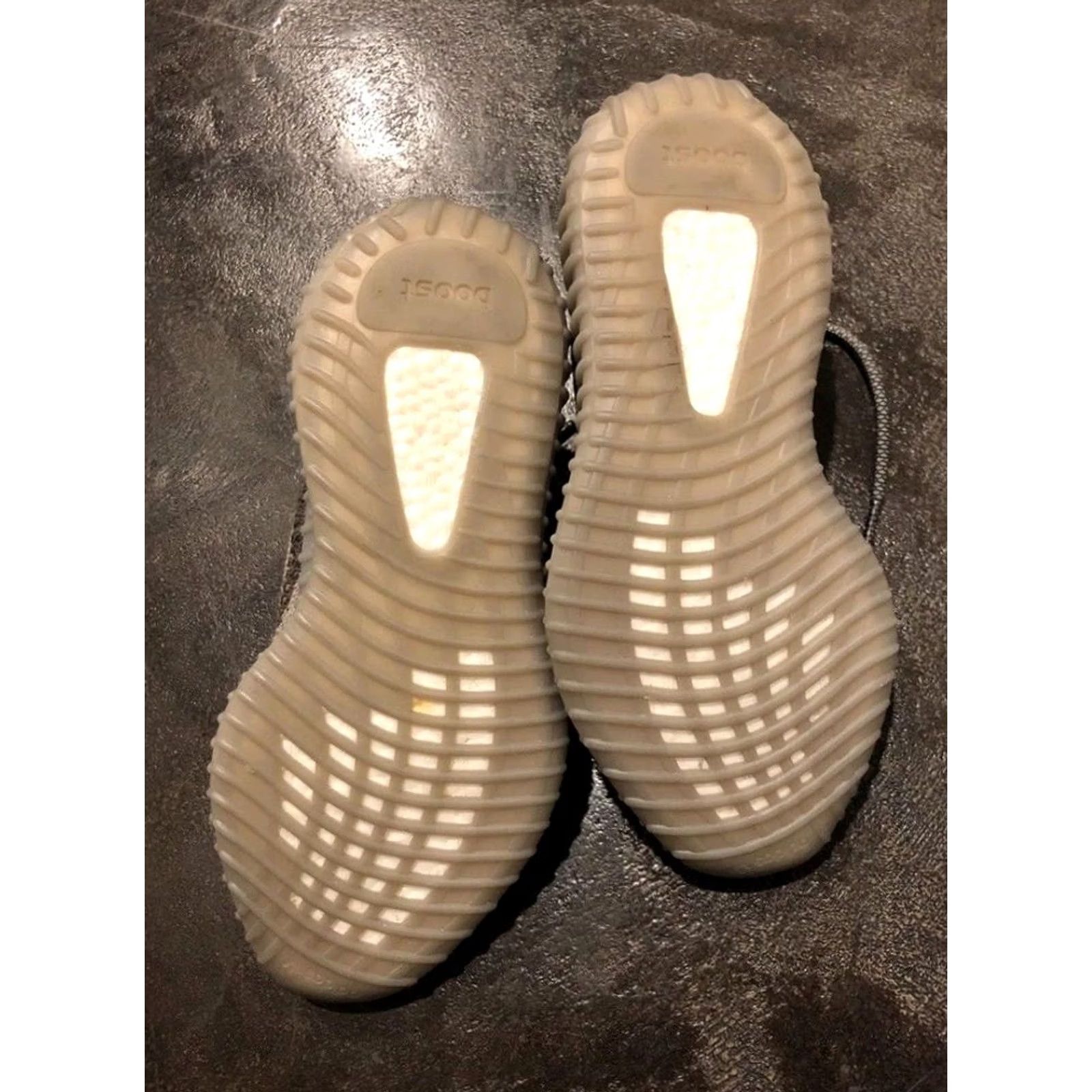 Adidas adidas Yeezy Boost 350 V2 Low Beluga 2.0 Carbon Gray Mens 7.5 Shoes Size US 8 / EU 41 - 8 Thumbnail
