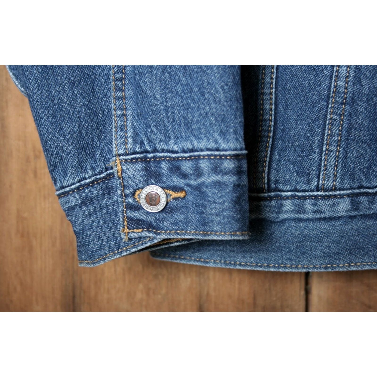 Levi's LEVI'S Silvertab Blue Denim Quilt Lined Baggy Trucker Jacket Women's Sz. L Shirt Denim Jacket Womens L Baggy Blue Size L / US 10 / IT 46 - 4 Thumbnail
