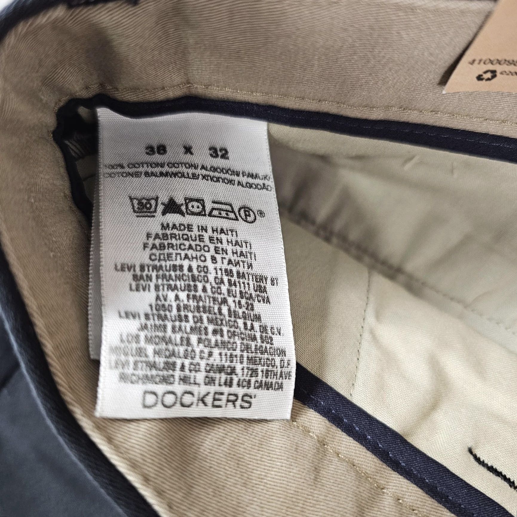 Dockers Dockers D4 Relaxed Fit True Chino Pants Mens 38x30 Black Flat Front Casual Business Workwear Size US 38 / EU 54 - 4 Thumbnail