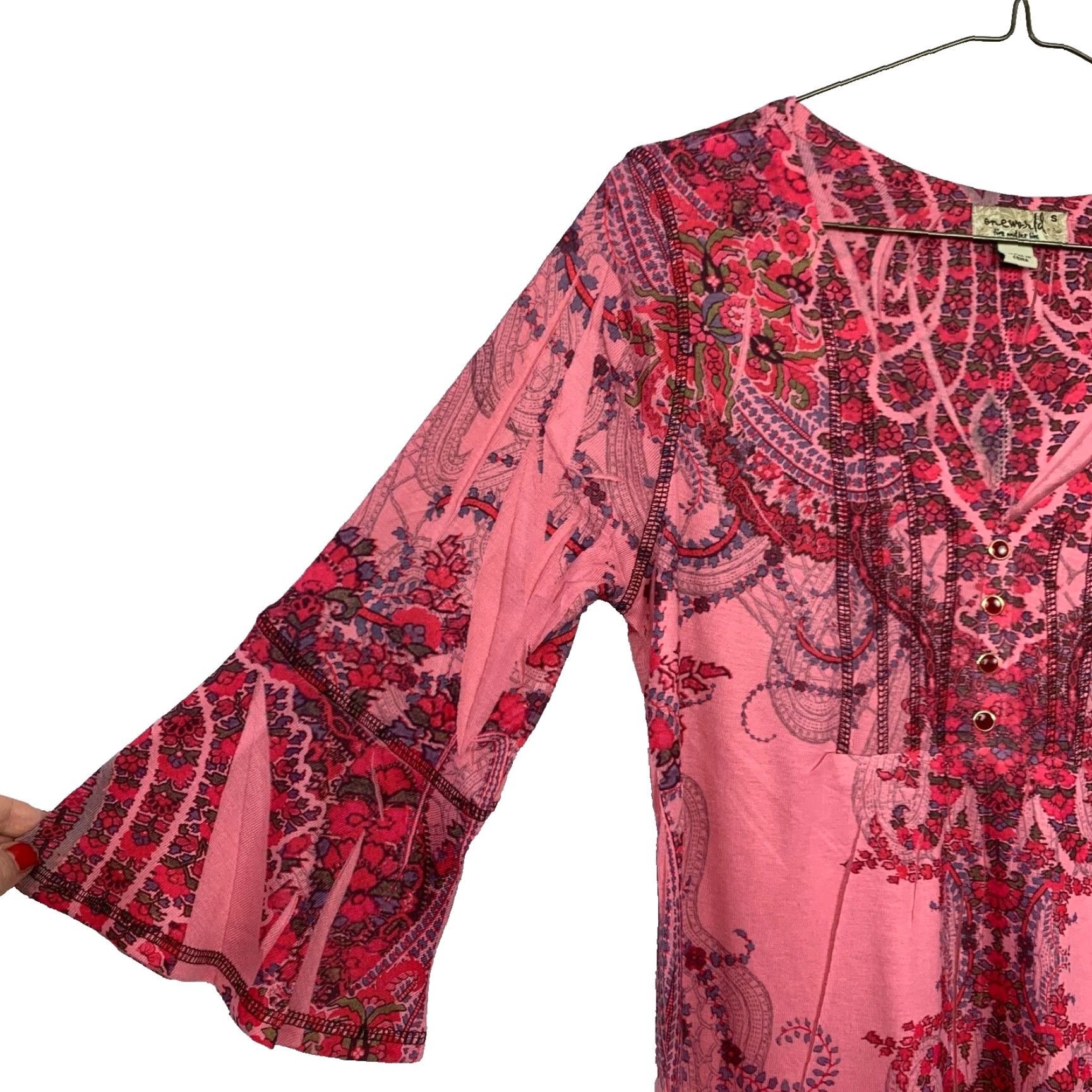 Vintage Oneworld One World Live & Let Live Bell Sleeve Pink Artsy Short Sleeve Shirt Top Small Womens Blouse Paisley 100% Polyester Size S / US 4 / IT 40 - 2 Thumbnail