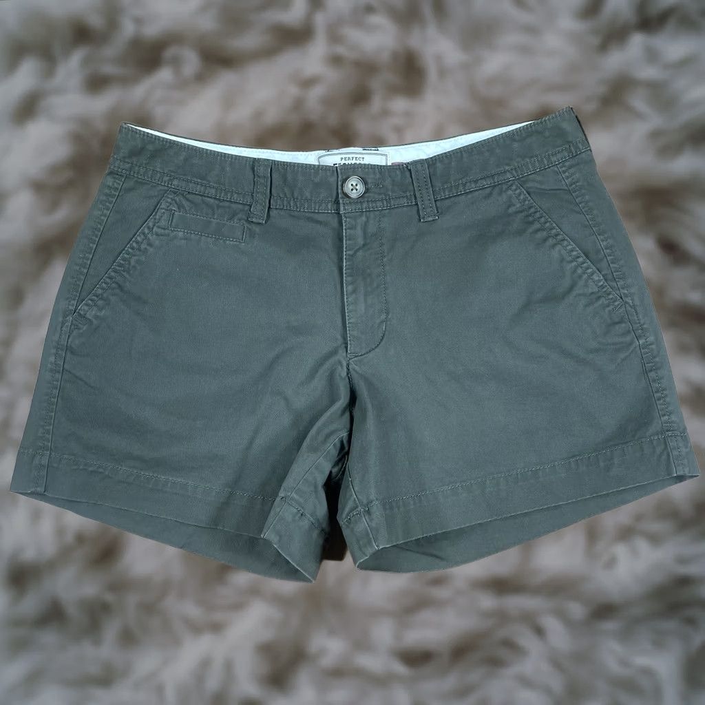 Old Navy Old Navy 5” Shorts Women’s 4 Olive Stretch Chino Flat Front Khaki Slacks Shorts Size 27" / US 4 / IT 40 - 1 Thumbnail