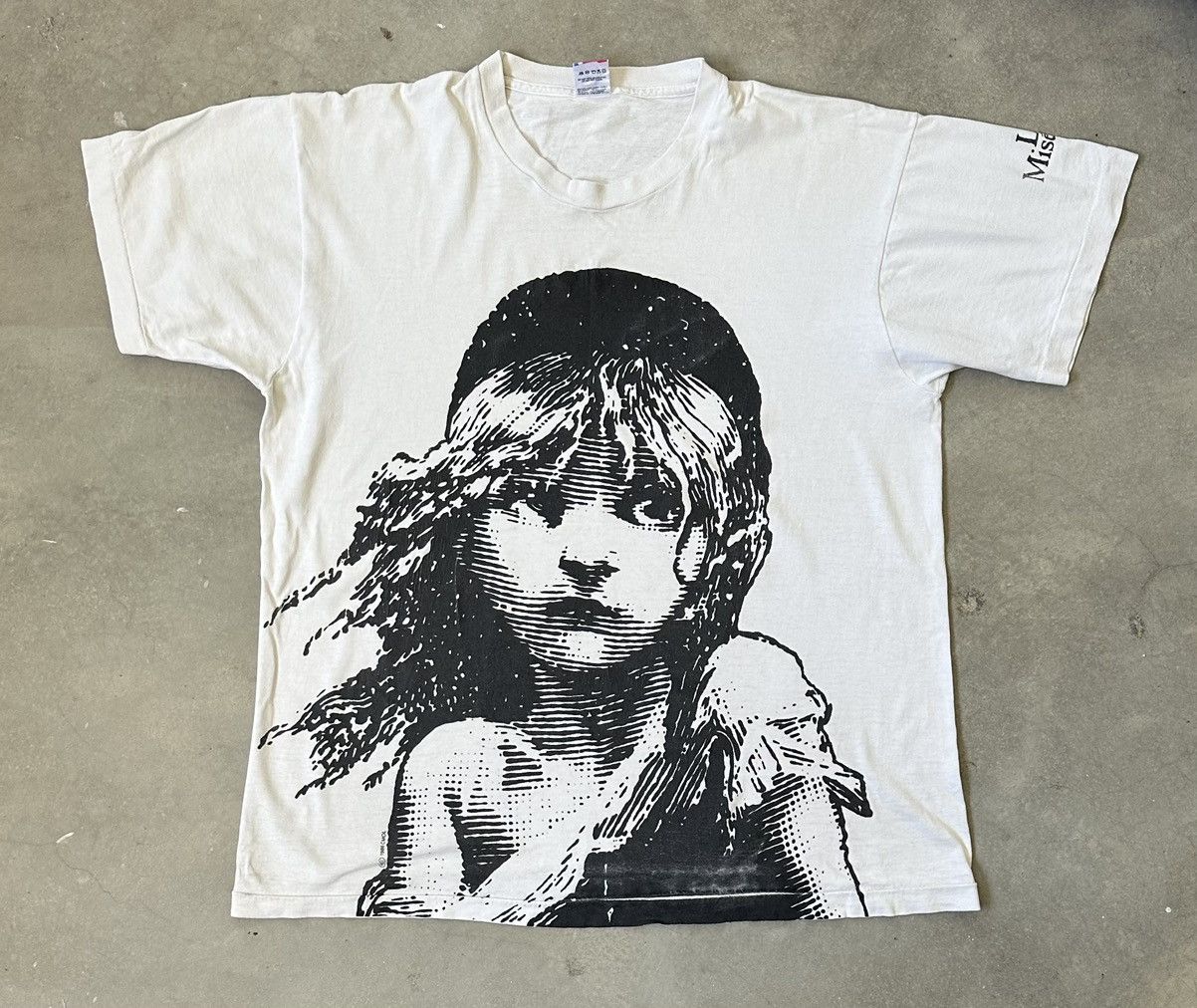 Vintage VINTAGE LES MISERABLES OVERPRINT TEE Size US L / EU 52-54 / 3 - 1 Thumbnail