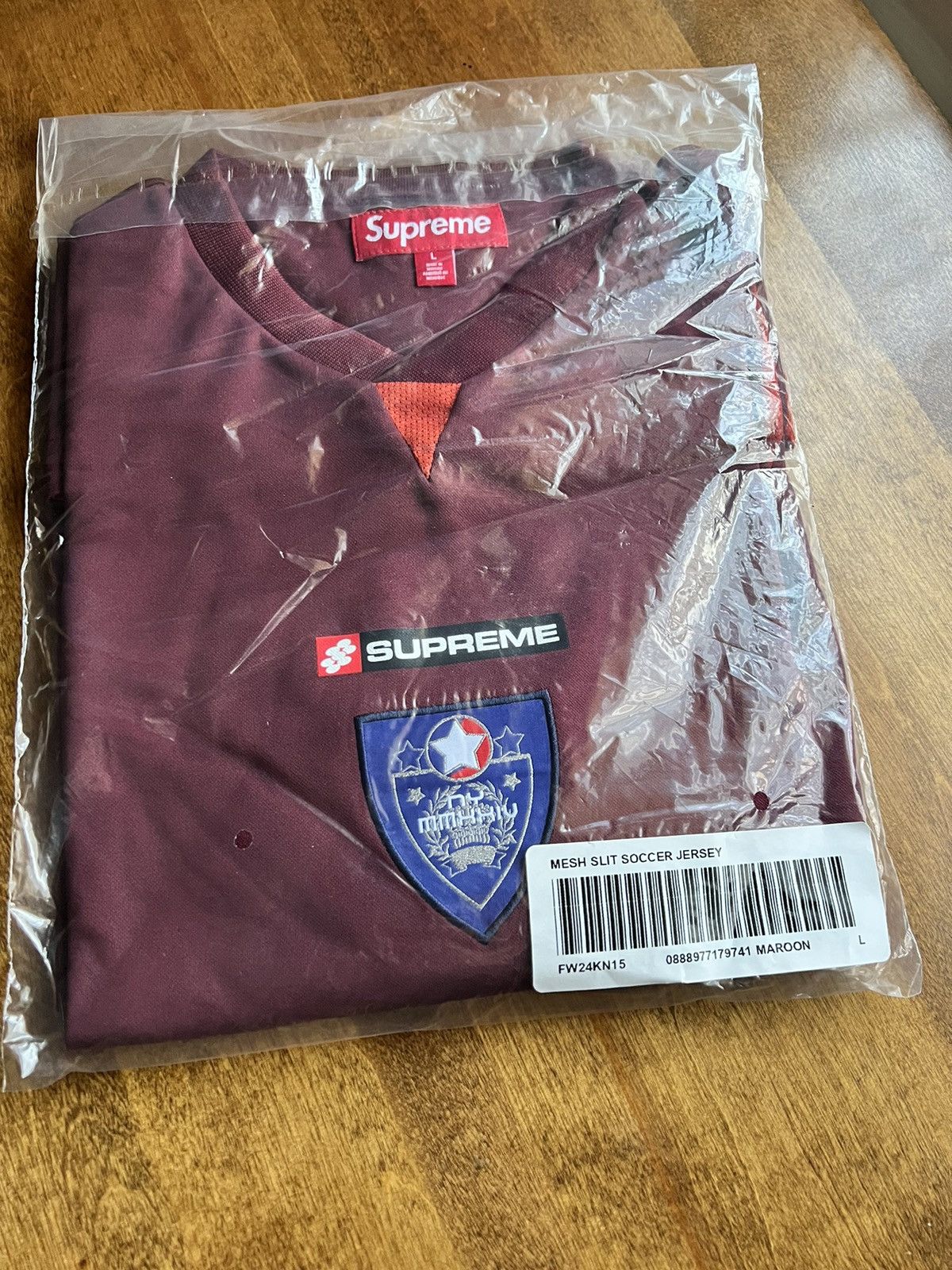Supreme Supreme Maroon Crest Soccer Jersey Size US L / EU 52-54 / 3 - 4 Thumbnail