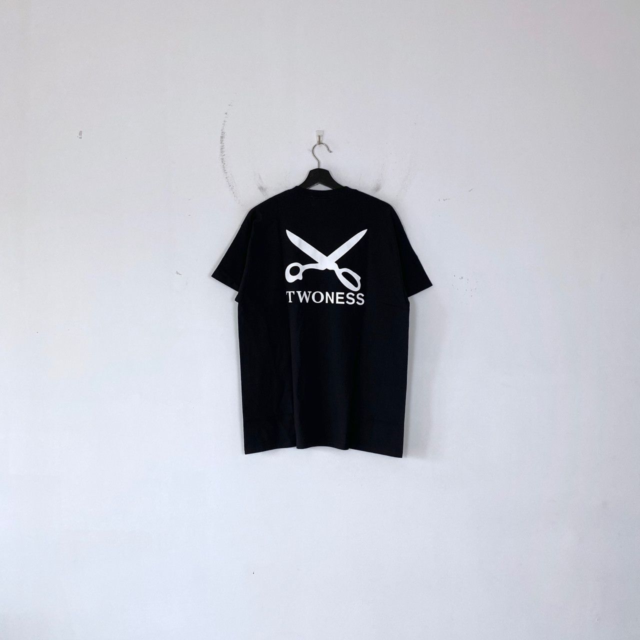 TWONESS TWONESS SHEARS LOGO T-SHIRT Size US XL / EU 56 / 4 - 3 Thumbnail