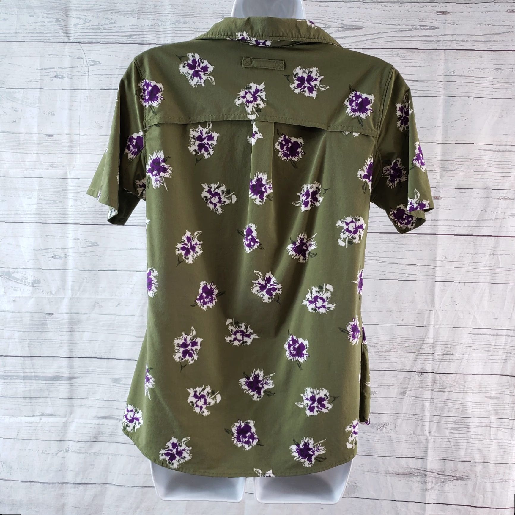 Vintage Duluth Womens Button Front Shirt XS Green Purple Floral Short Sleeve Vented Casual Button-Up Womens XS Green Floral Shirt Size XS / US 0-2 / IT 36-38 - 4 Thumbnail