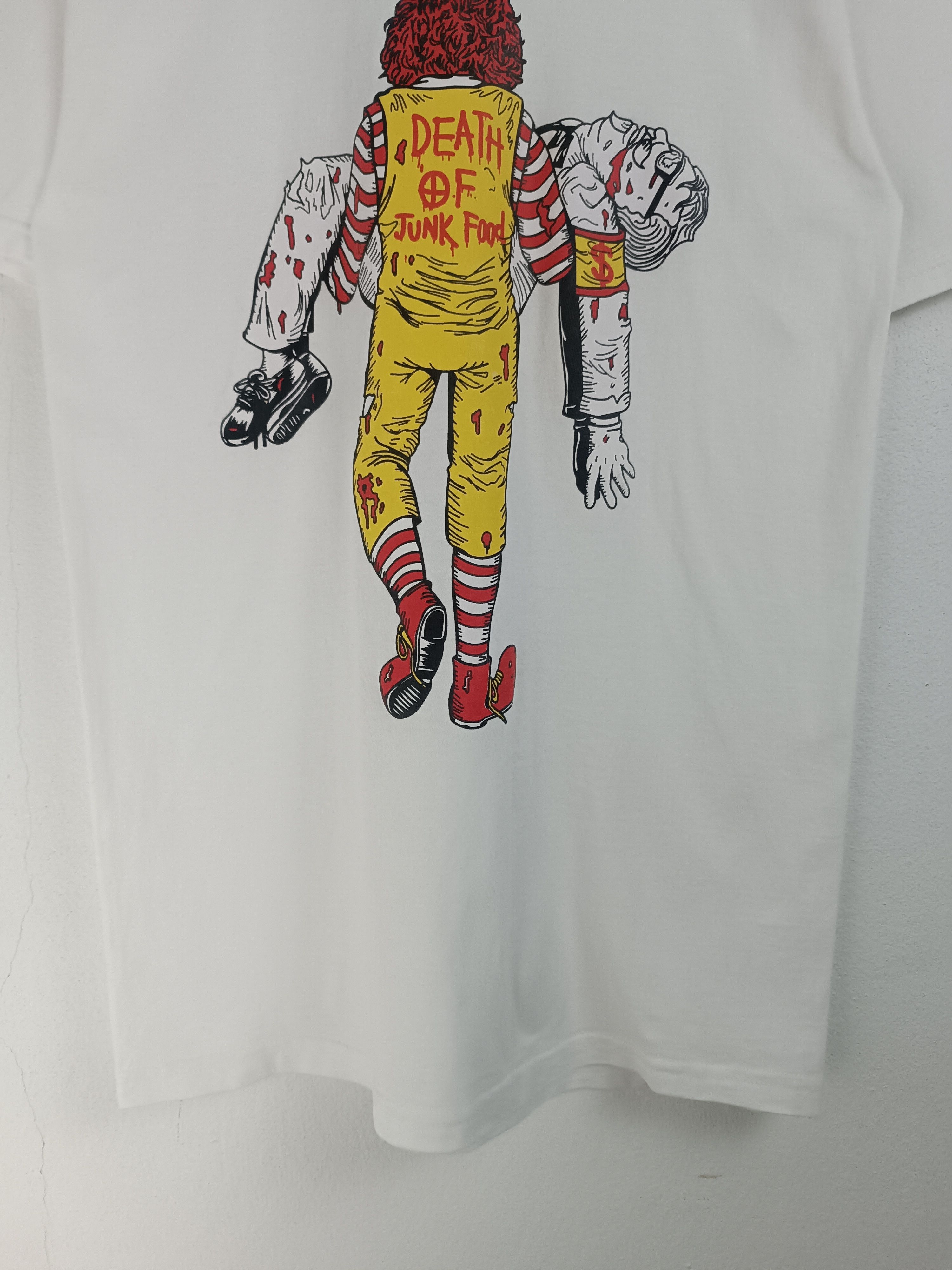 Vintage VINTAGE DEATH OF JUNKFOOD MCDONALD VS KFC TEE VERY RARE Size US S / EU 44-46 / 1 - 7 Thumbnail