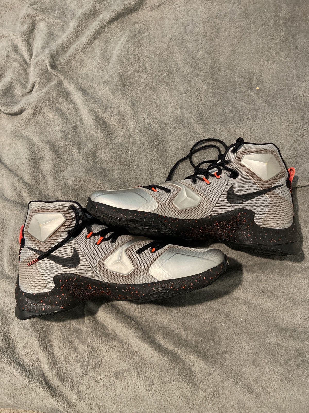 Nike Nike LeBron, 13 “rubber city” Size US 15 / EU 48 - 3 Thumbnail