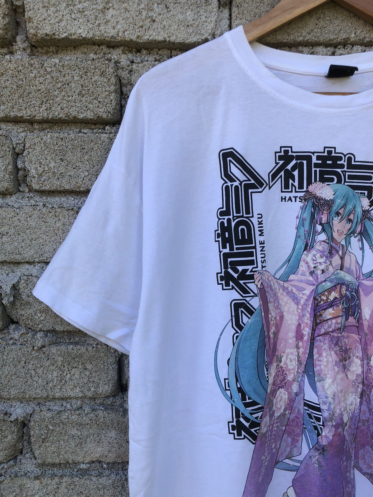 Anime Vintage Y2K Anime Hatsune Miku Kimono Movie Tshirt Size US L / EU 52-54 / 3 - 5 Thumbnail