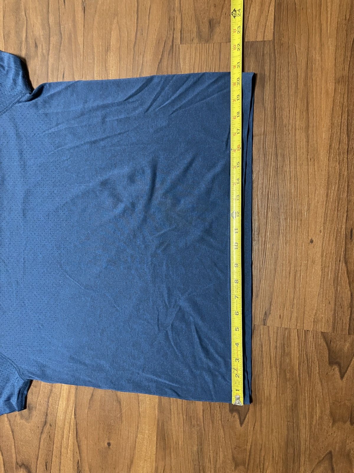 Rhone Rhone workout shirt size large Size US L / EU 52-54 / 3 - 4 Thumbnail