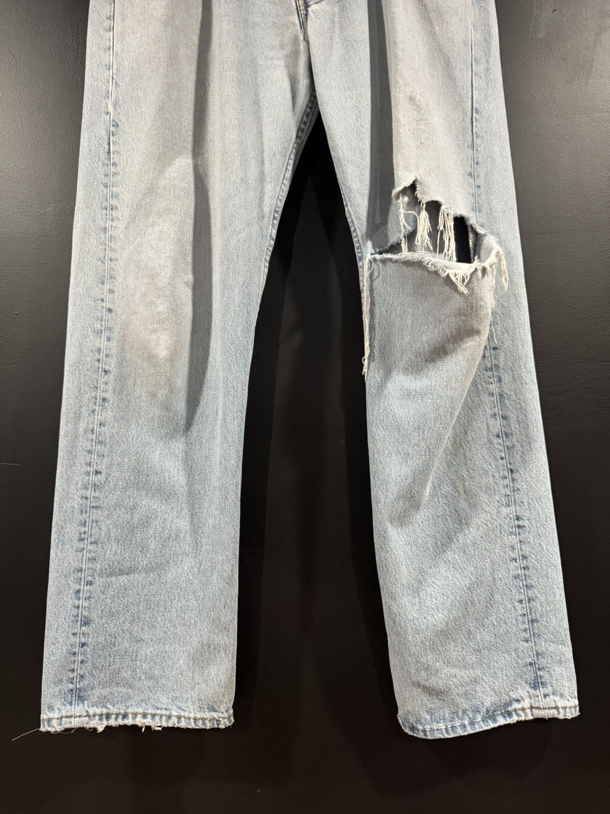 Levi's Vintage Clothing 1990s Vintage Levi’s Faded Distressed Knee Blow Out Jeans 38 Size US 38 / EU 54 - 3 Thumbnail