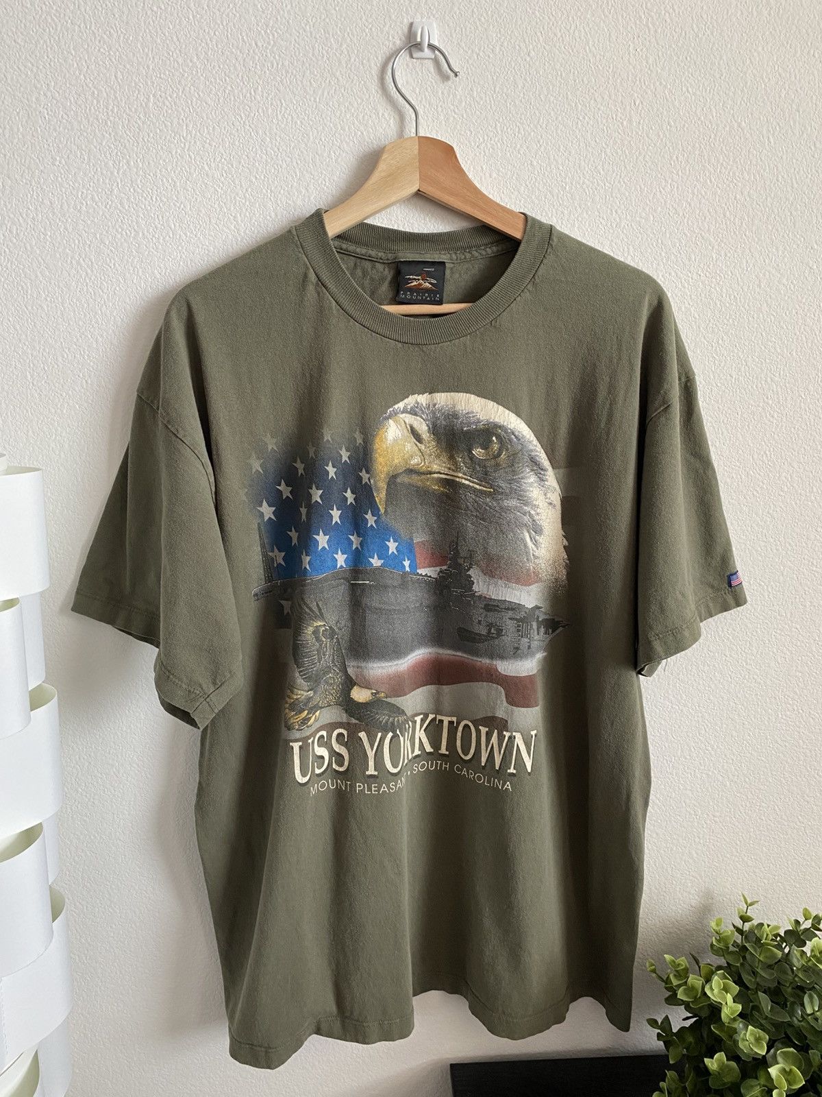 Other 00s USS Yorktown Military Eagle Tee Size US XL / EU 56 / 4 - 1 Thumbnail