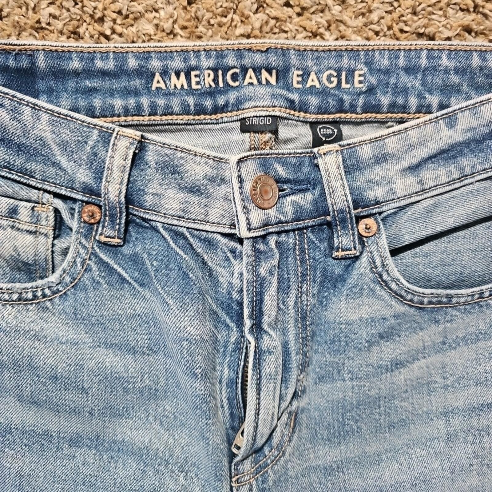 American Eagle Outfitters American Eagle 2 Short Distressed Strigid Mom Jeans Denim Size 26" / US 2 / IT 38 - 3 Thumbnail