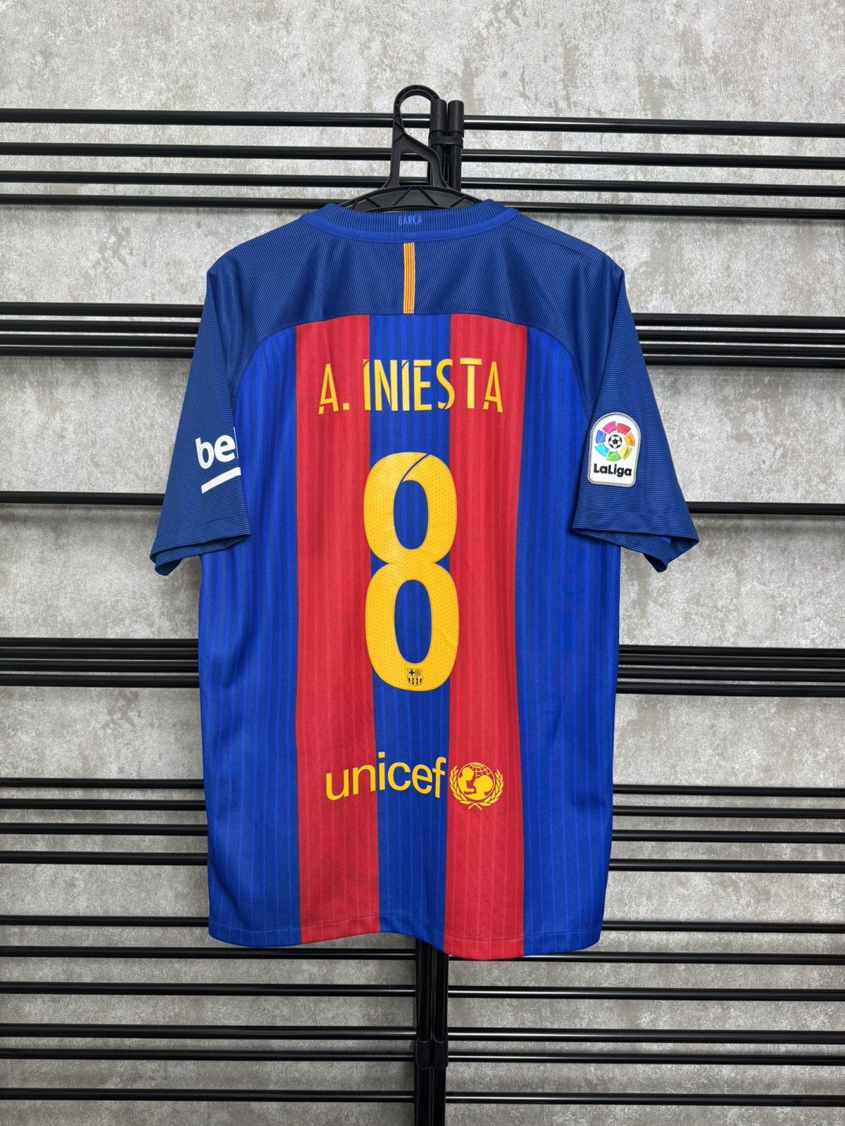 Nike Vintage Nike Barcelona Iniesta #8 Jersey Football Shirt Size US M / EU 48-50 / 2 - 1 Thumbnail