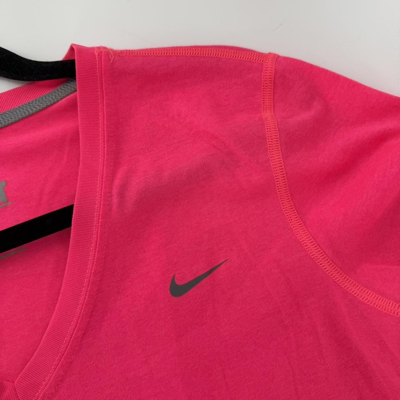 Nike Nike Hot Pink Dri Fit V Size M / US 6-8 / IT 42-44 - 2 Thumbnail